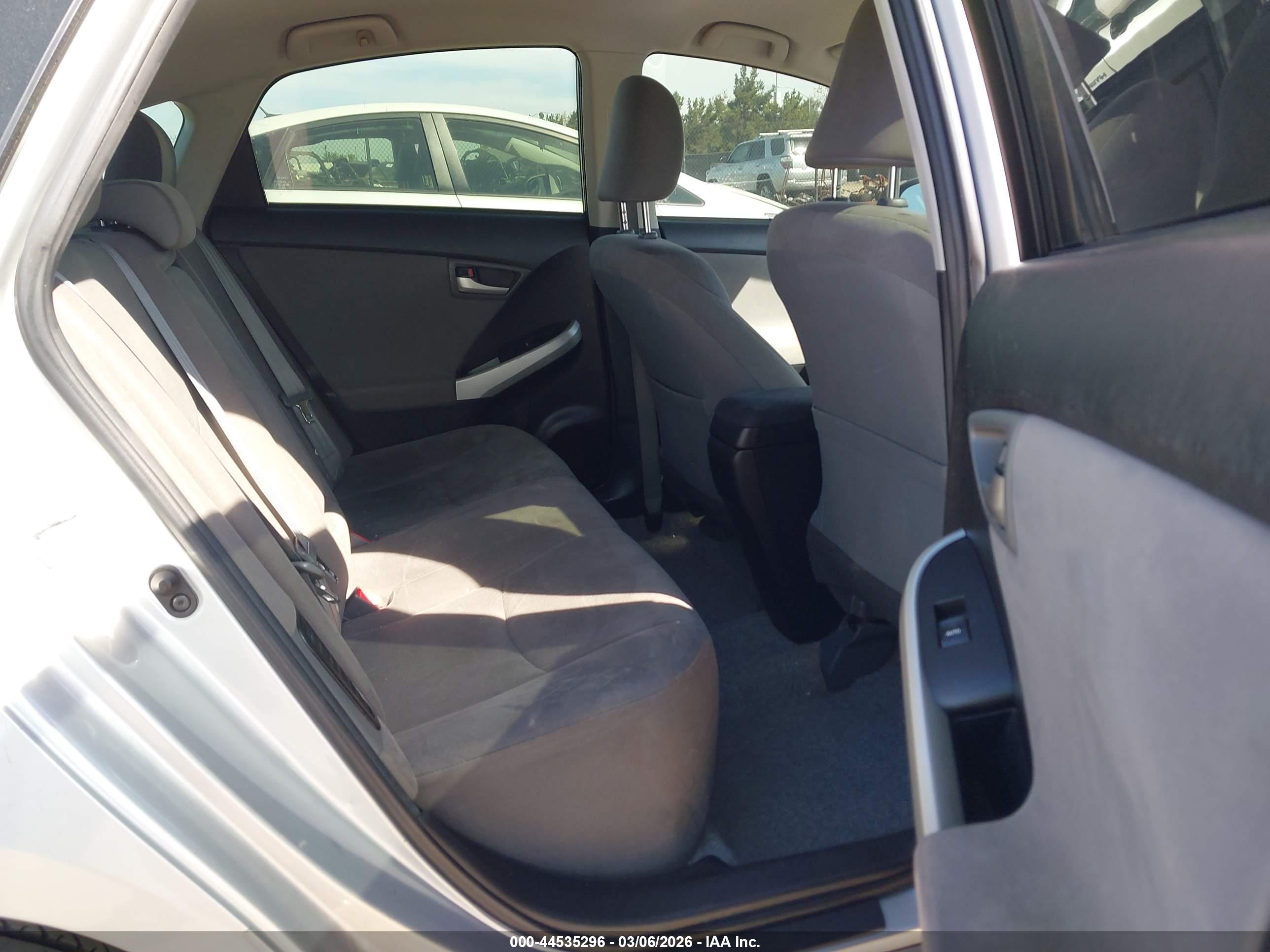 TOYOTA PRIUS image 8