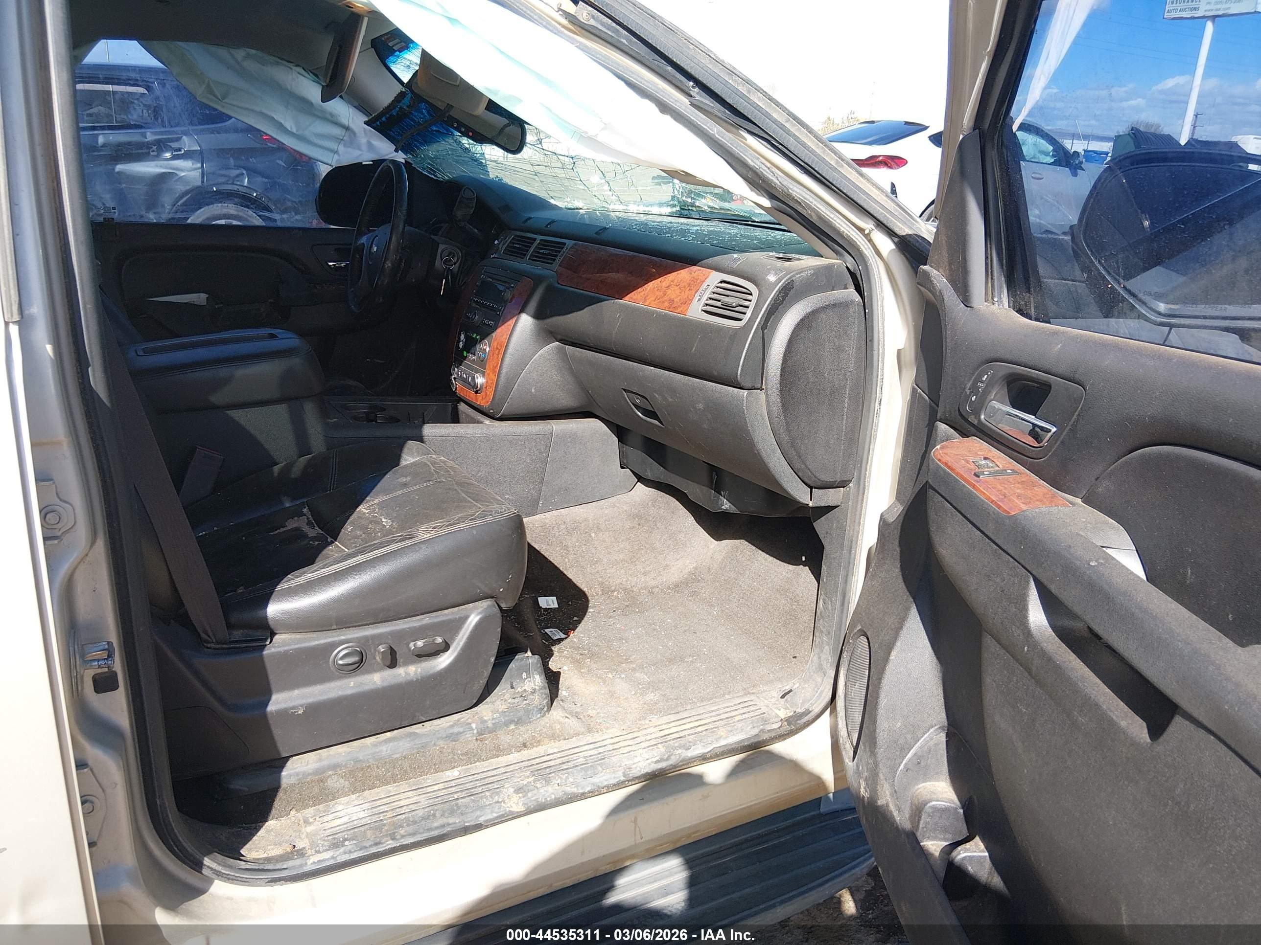 CHEVROLET TAHOE image 5