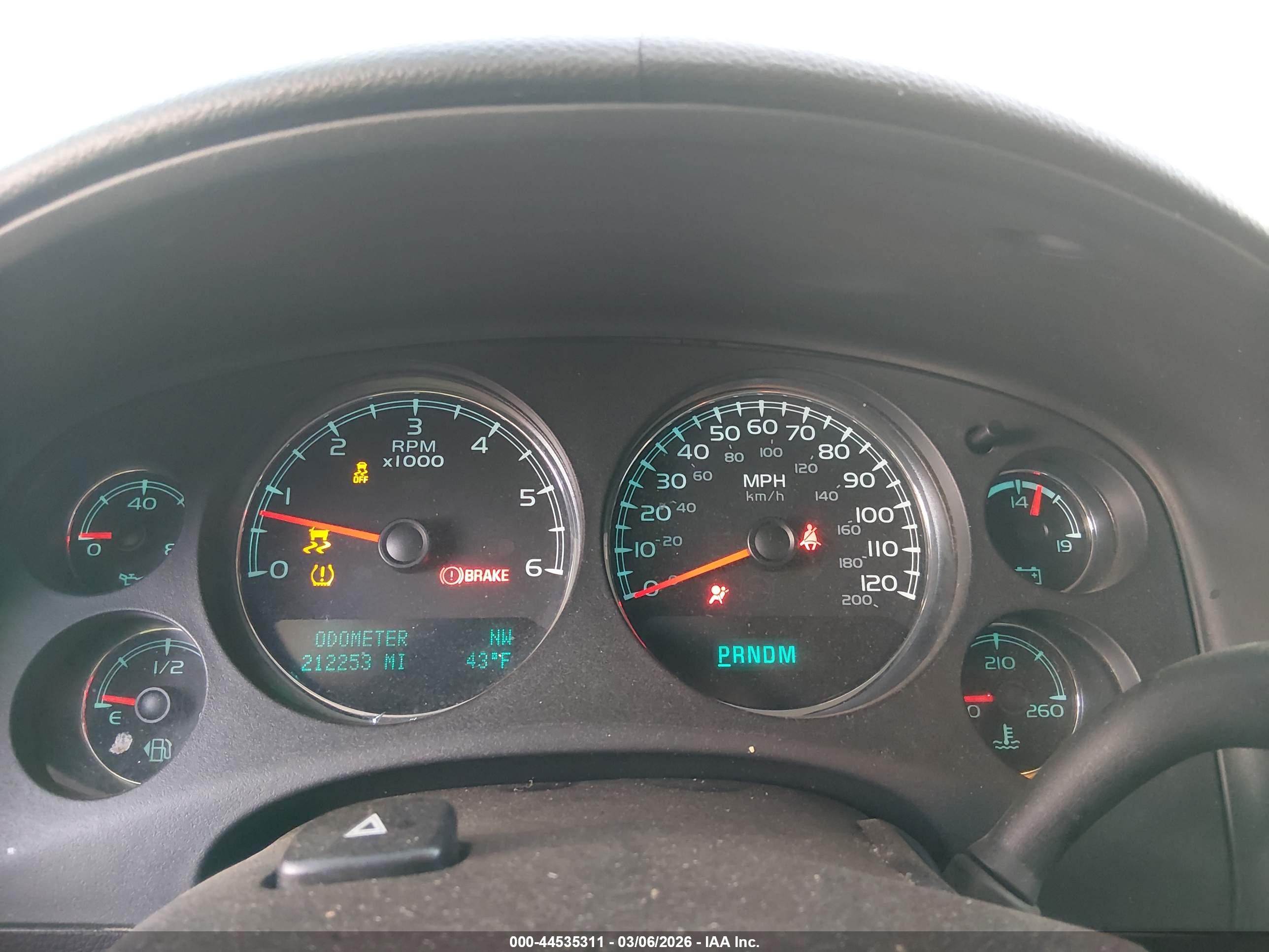 CHEVROLET TAHOE image 7