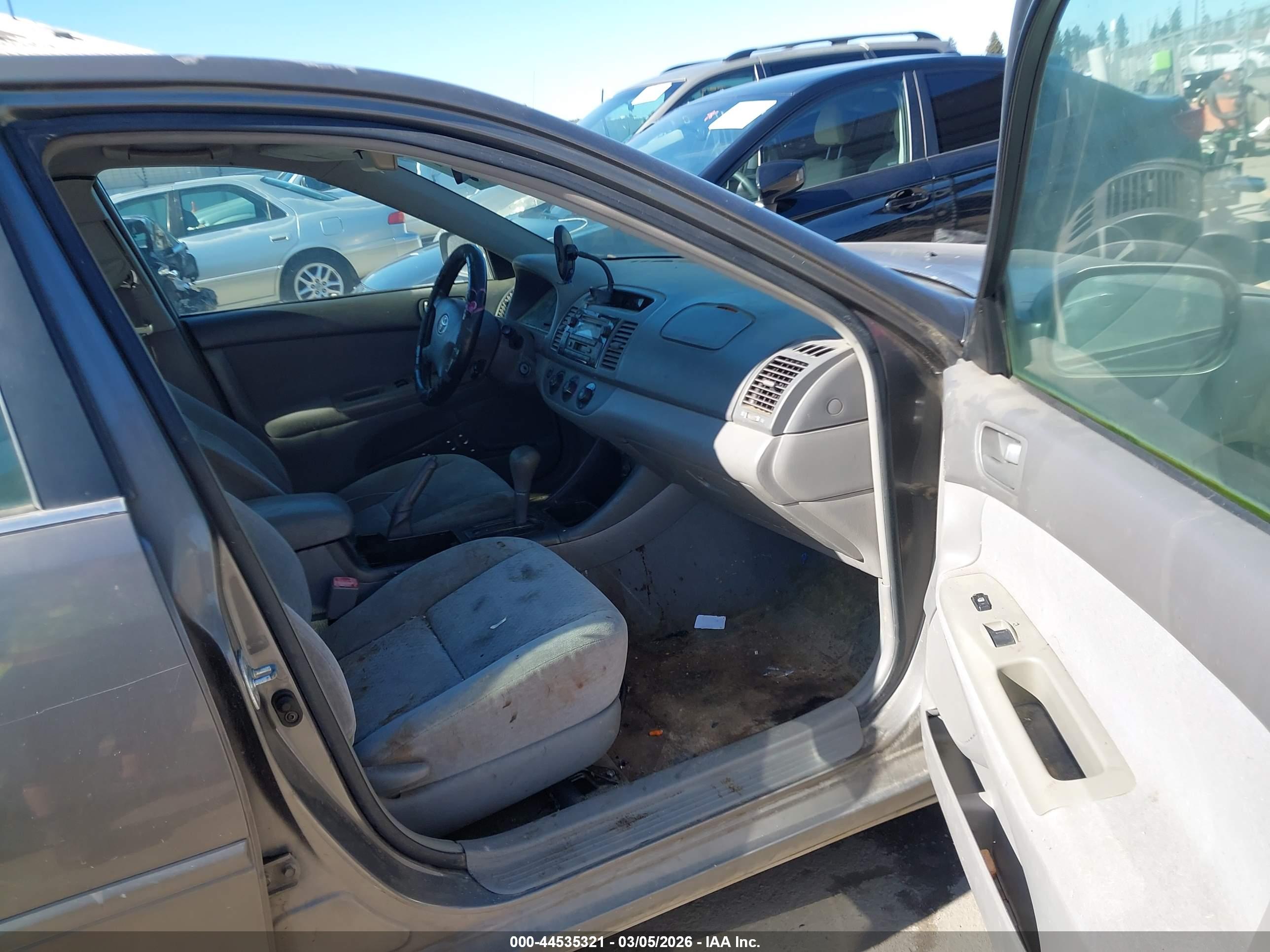TOYOTA CAMRY image 5