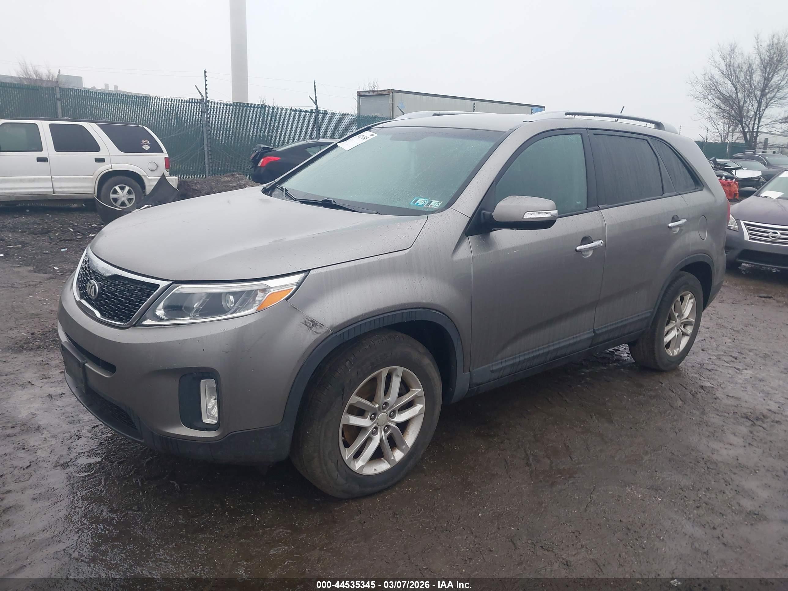 KIA SORENTO image 2