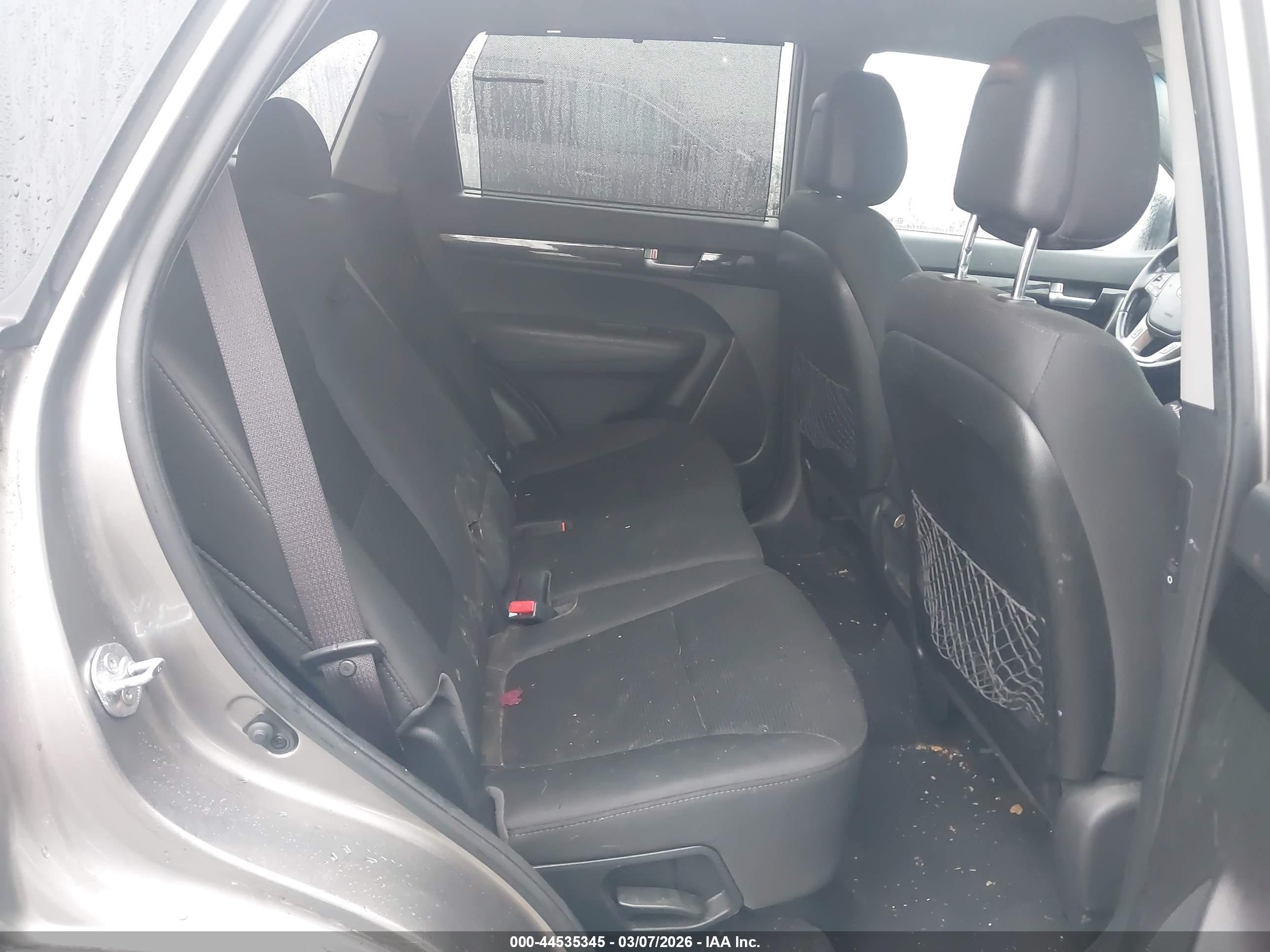 KIA SORENTO image 8