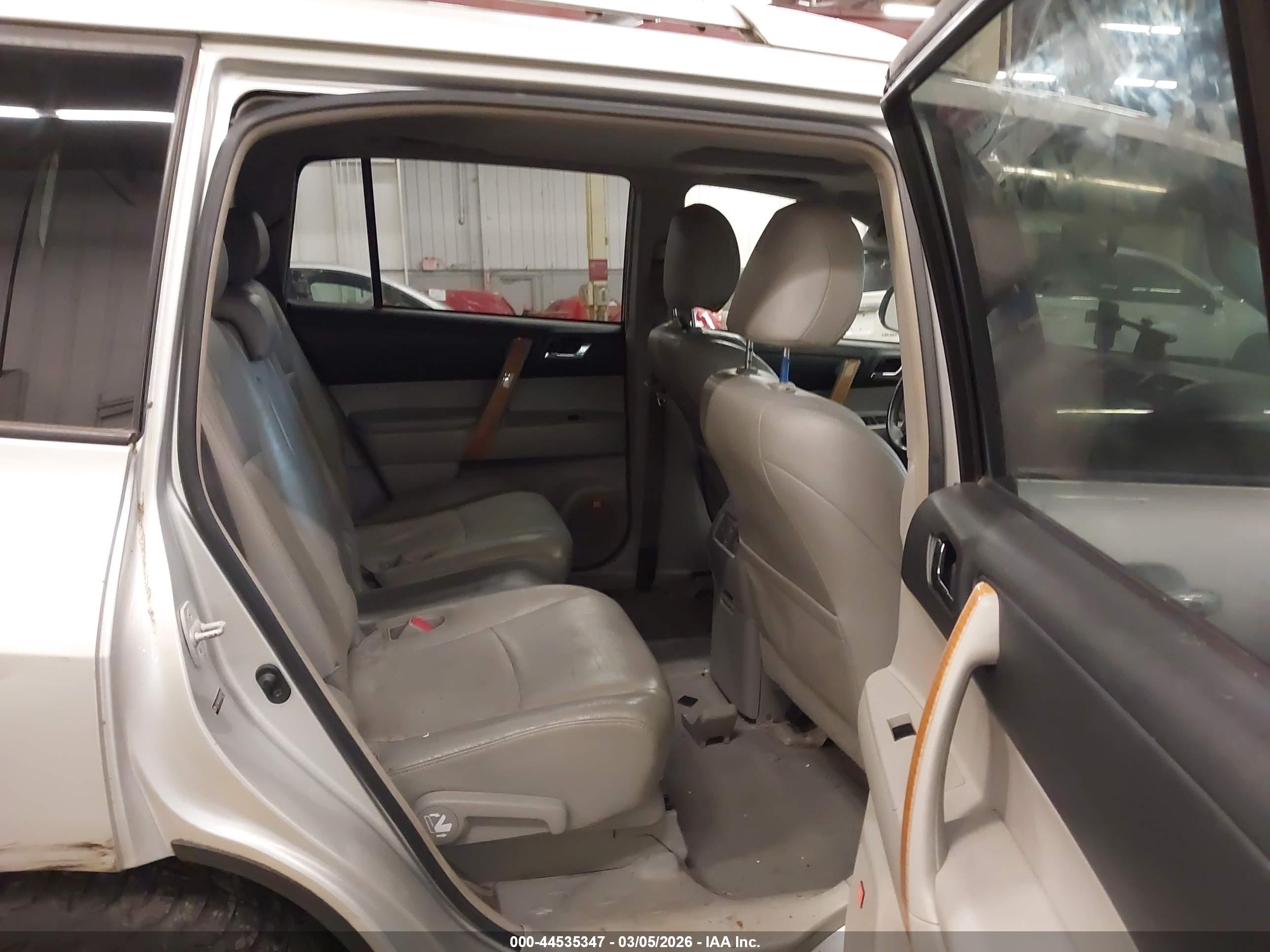 TOYOTA HIGHLANDER image 8