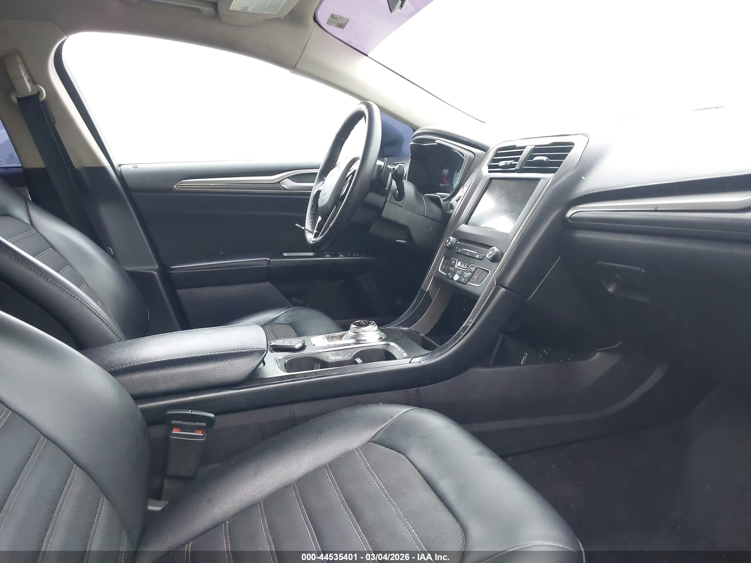 FORD FUSION image 5