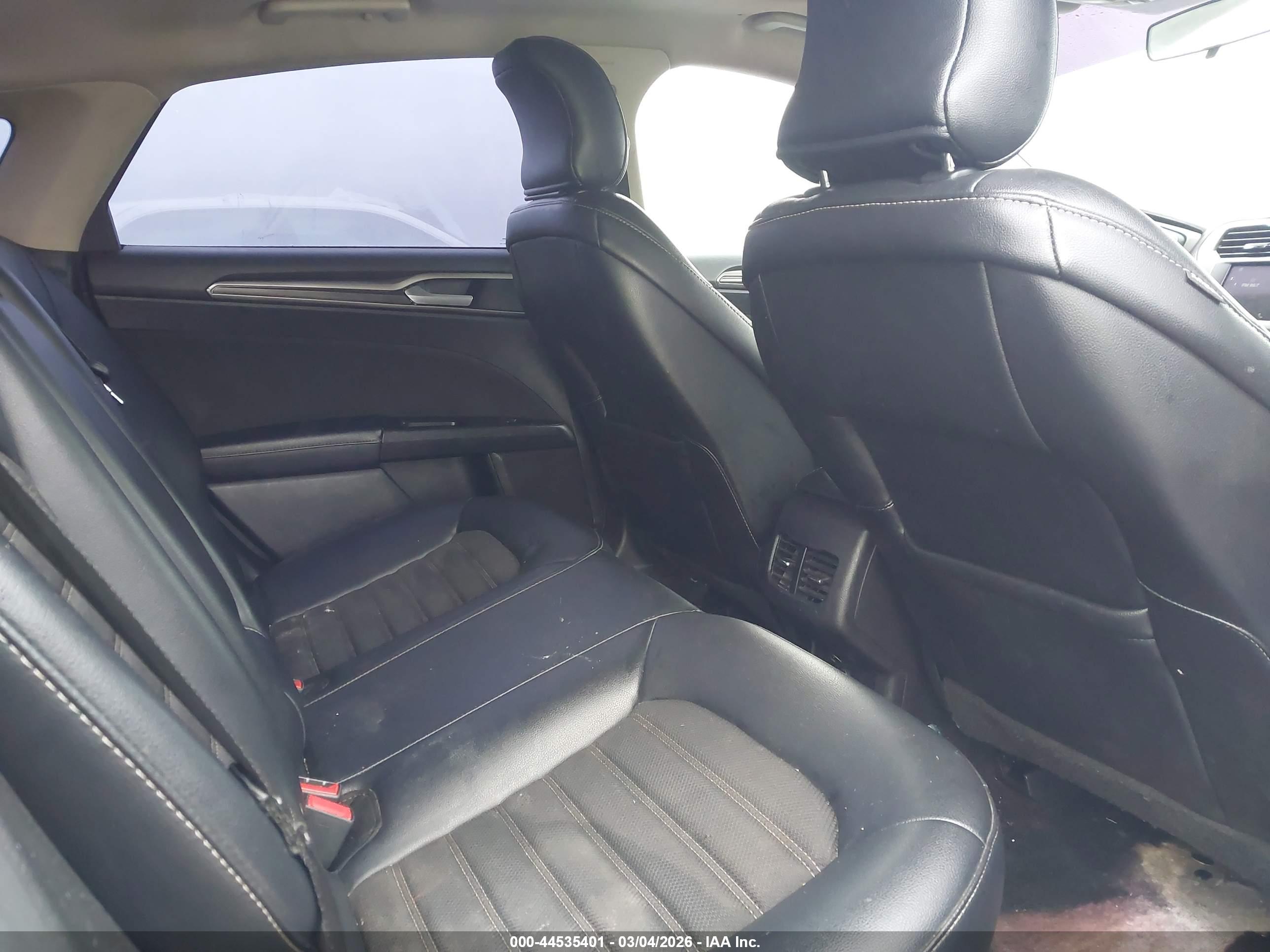FORD FUSION image 8