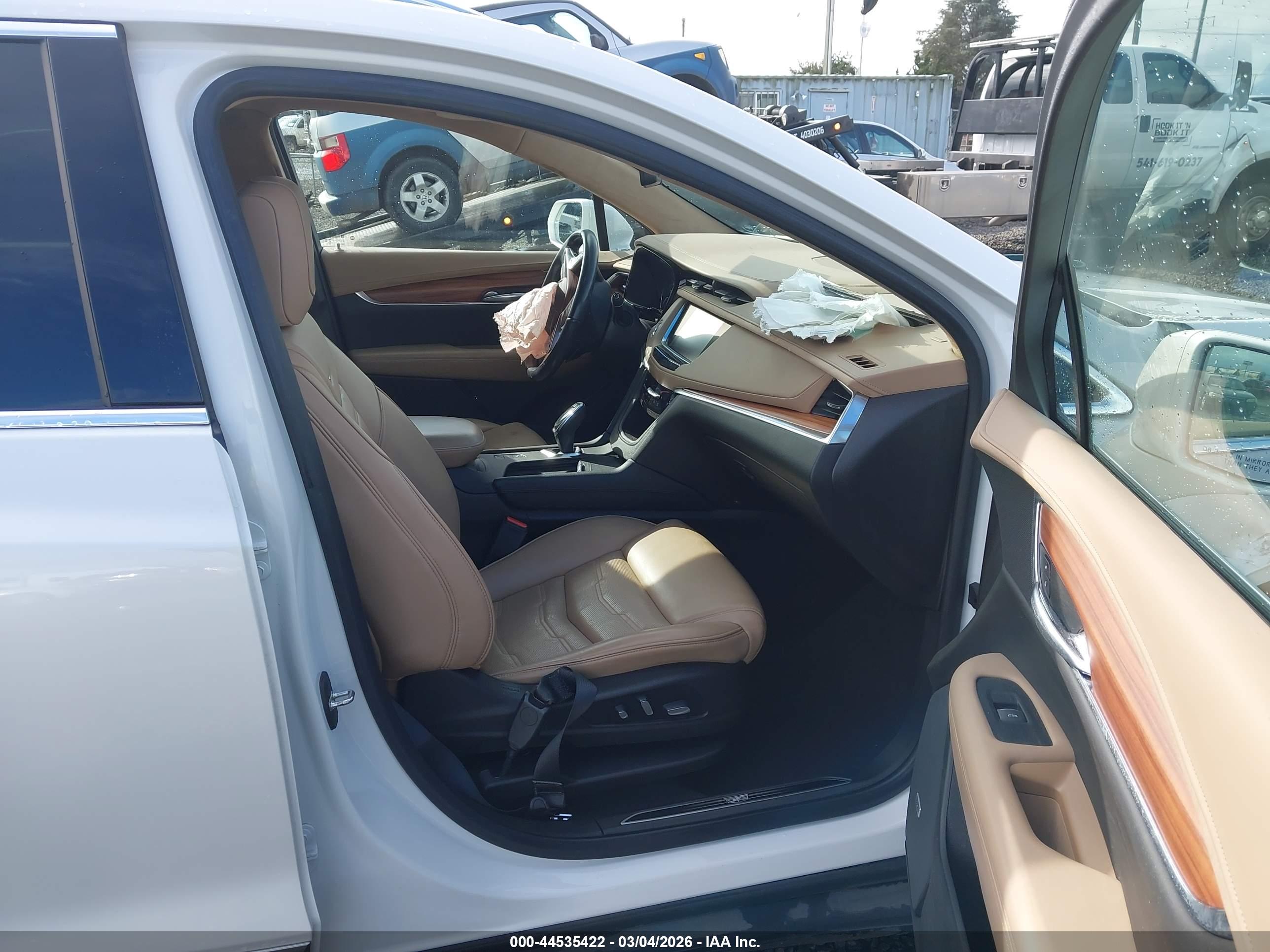 CADILLAC XT5 image 5