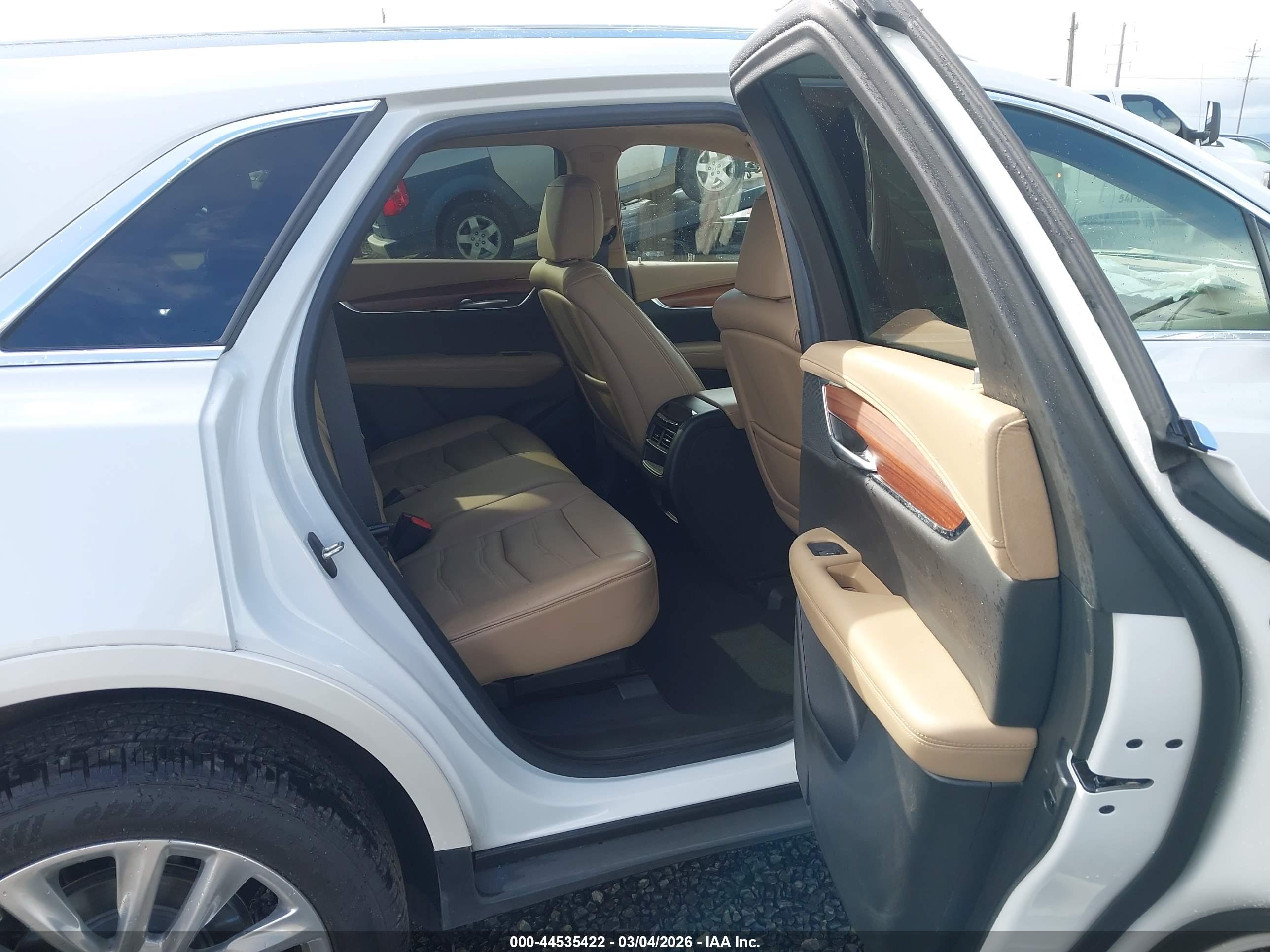 CADILLAC XT5 image 8