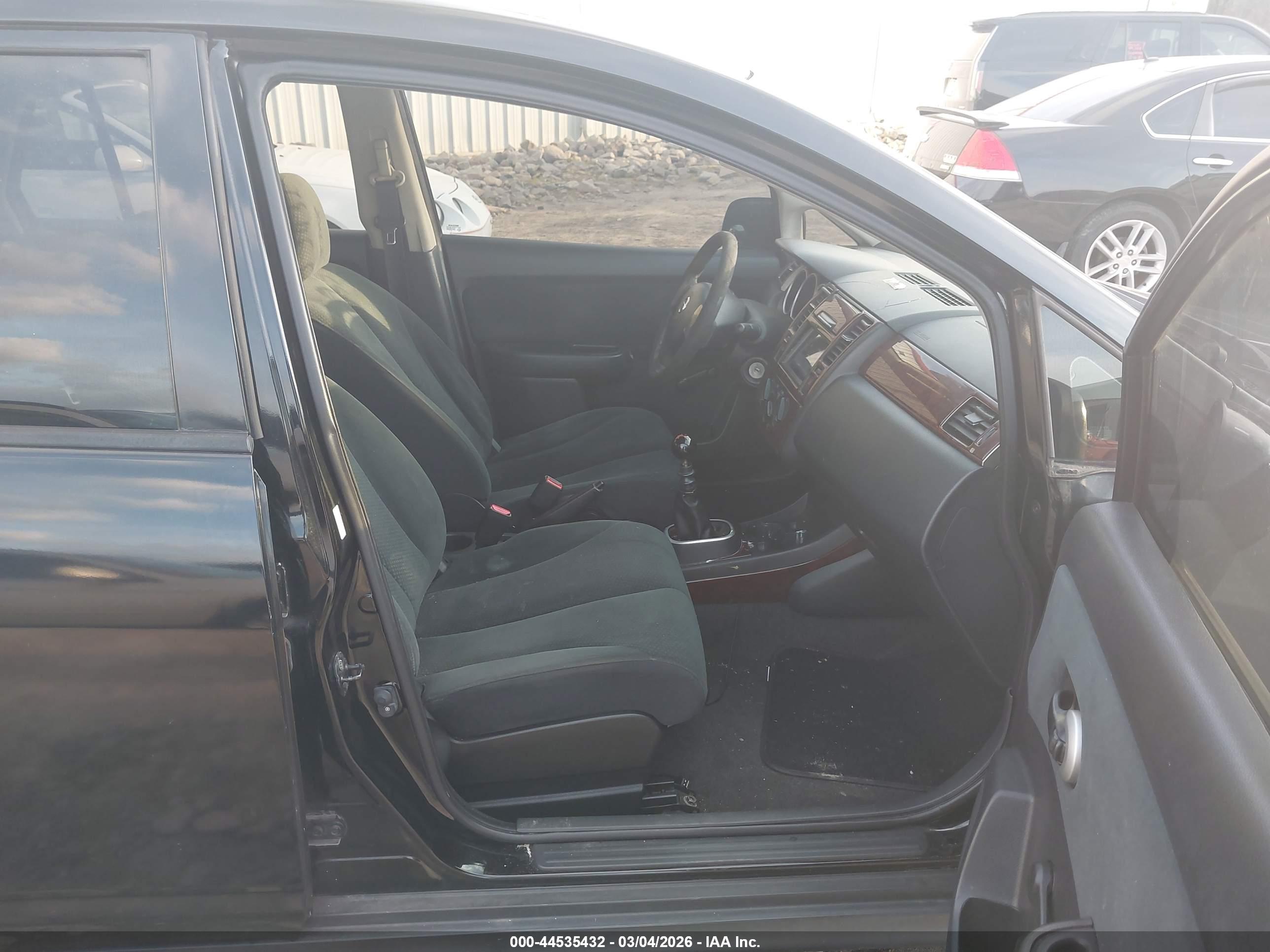 NISSAN VERSA image 5