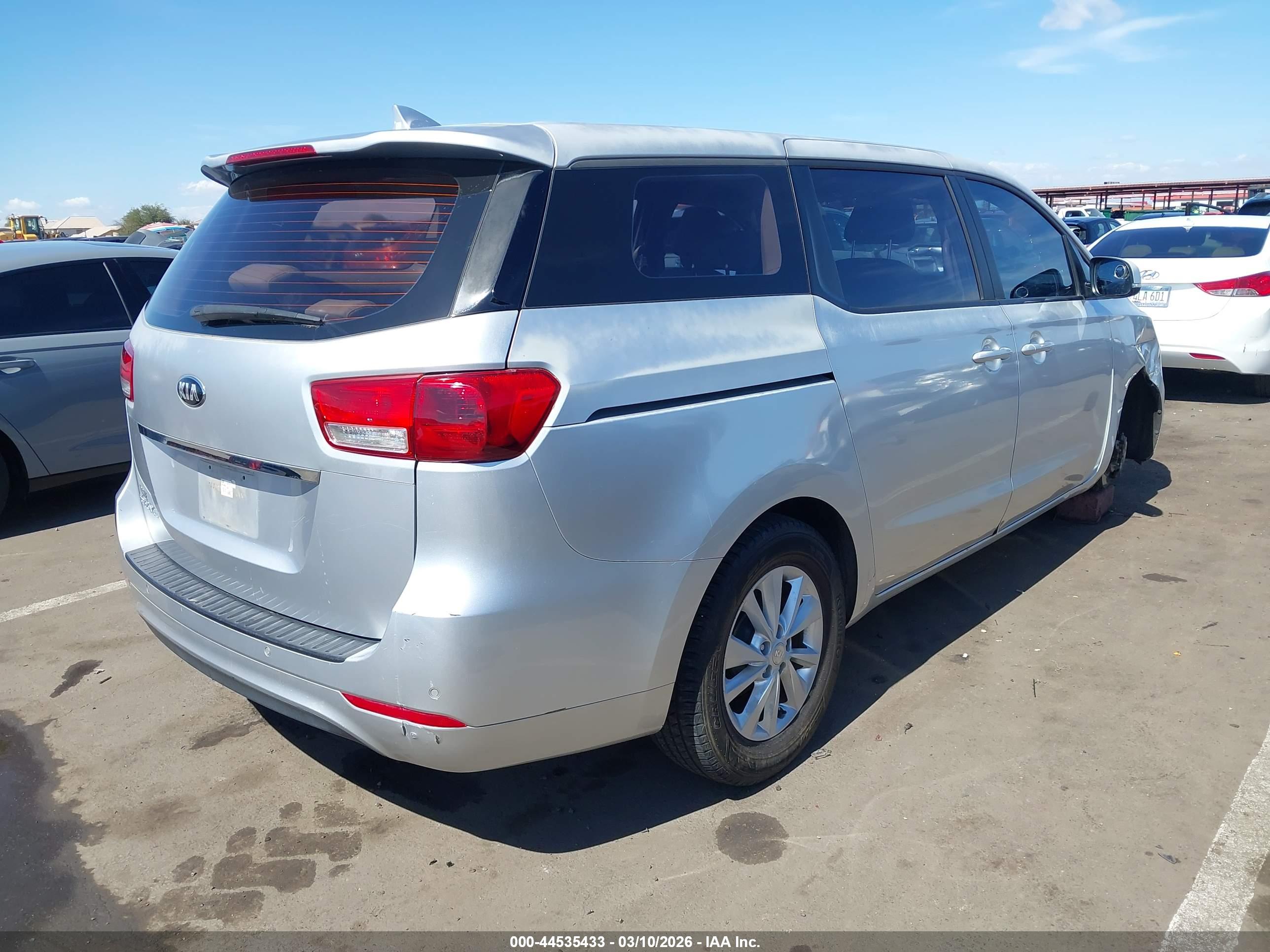 KIA SEDONA image 4