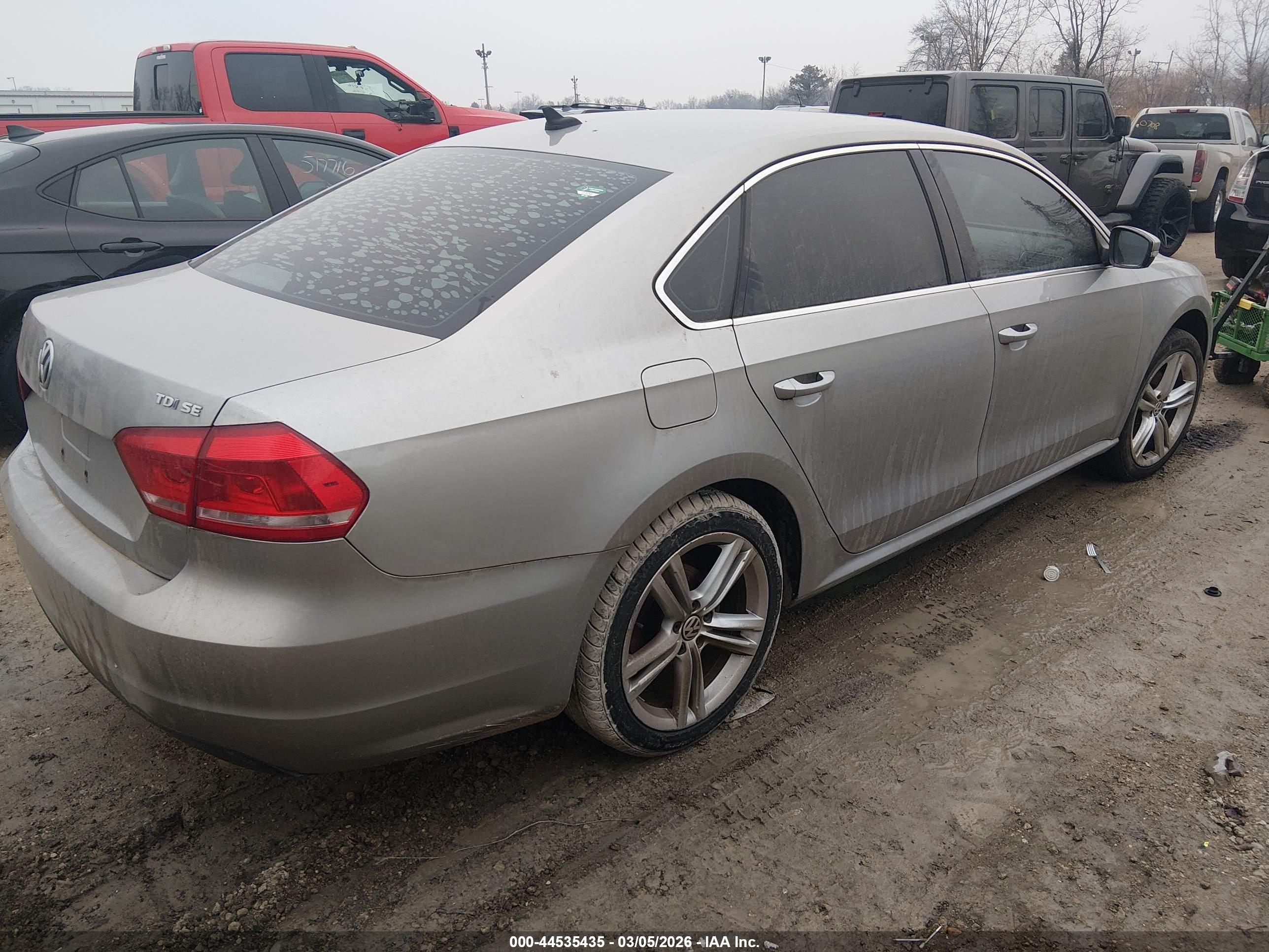 VOLKSWAGEN PASSAT image 4