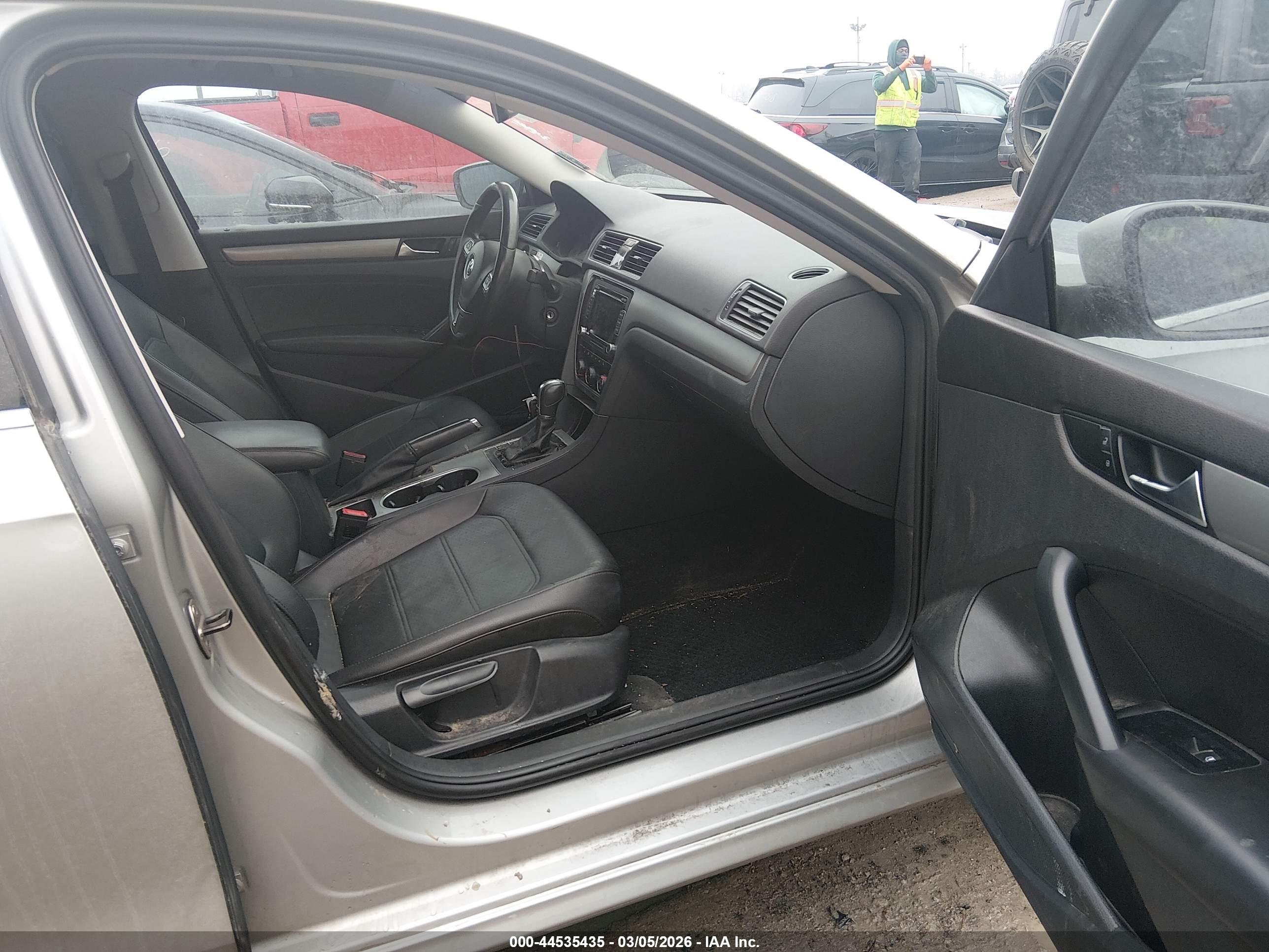 VOLKSWAGEN PASSAT image 5
