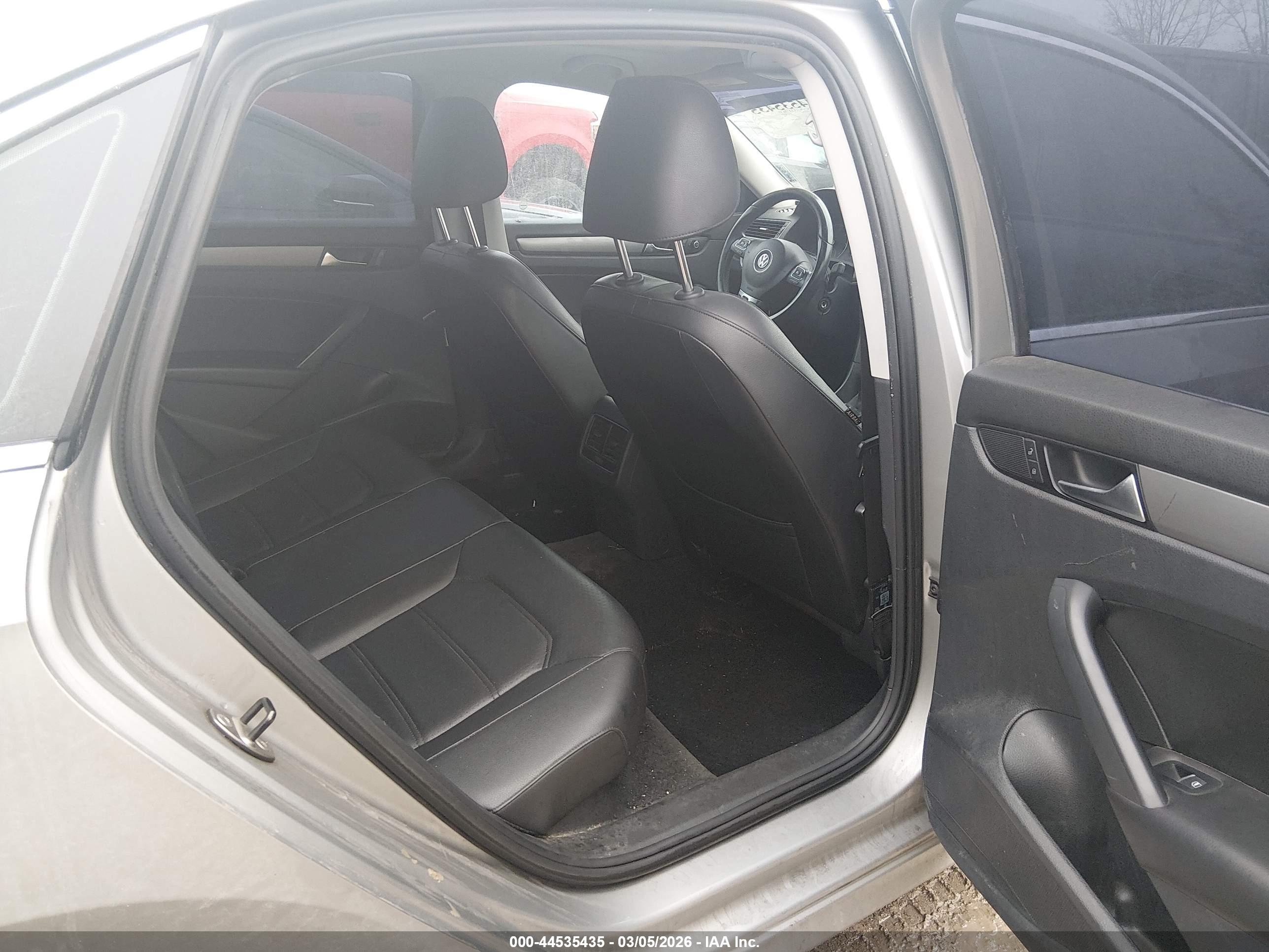 VOLKSWAGEN PASSAT image 8