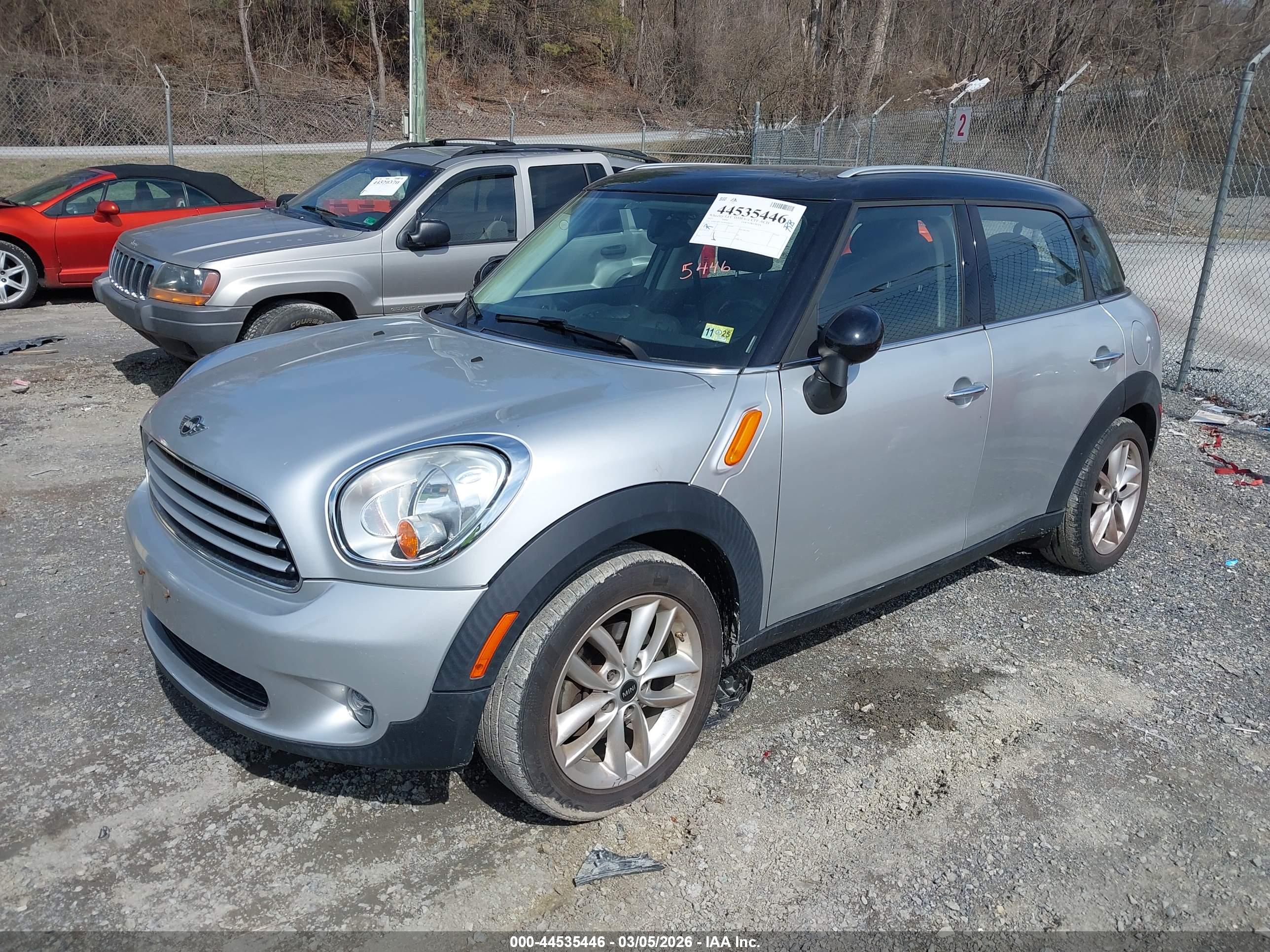 MINI COUNTRYMAN image 2