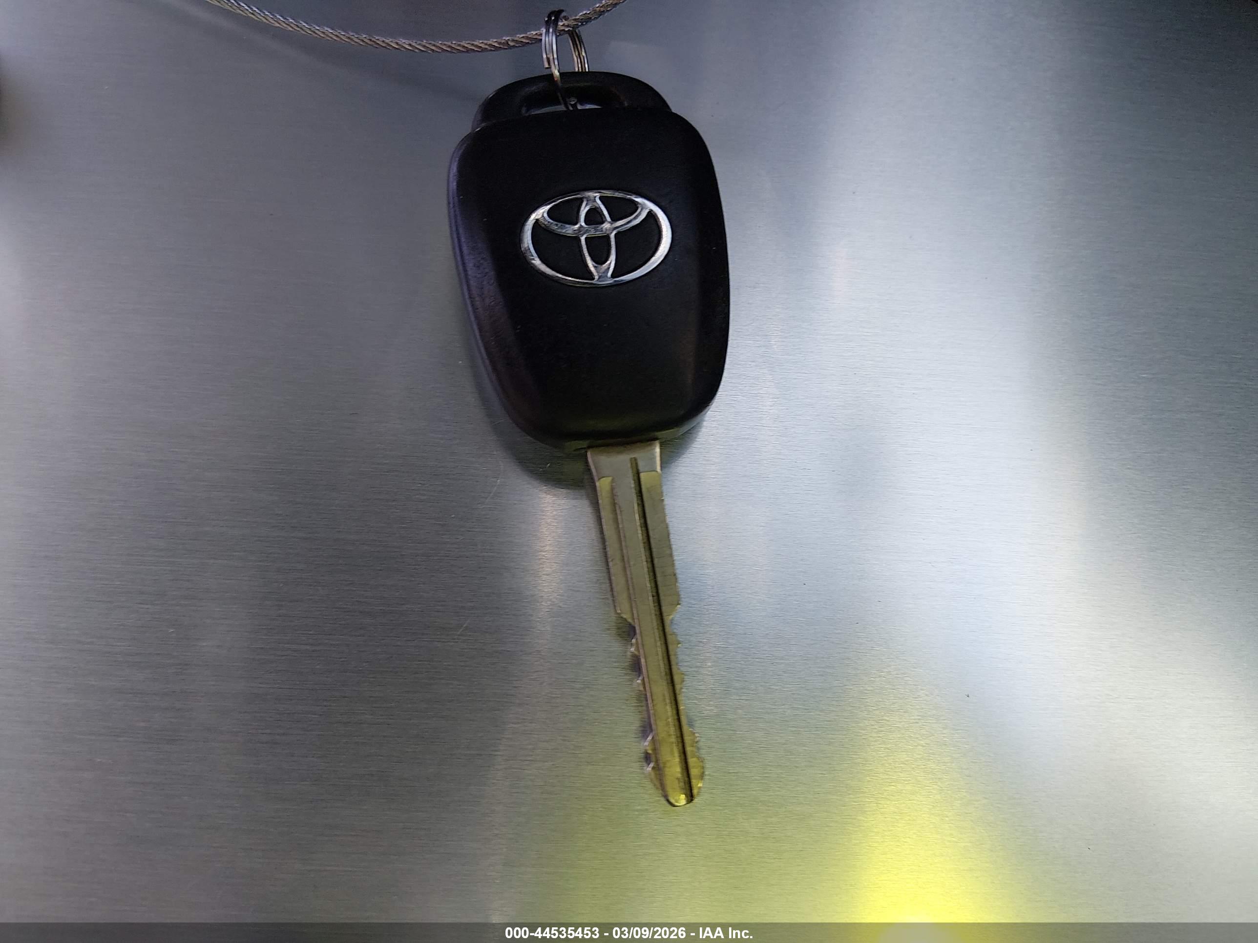 TOYOTA RAV4 image 11