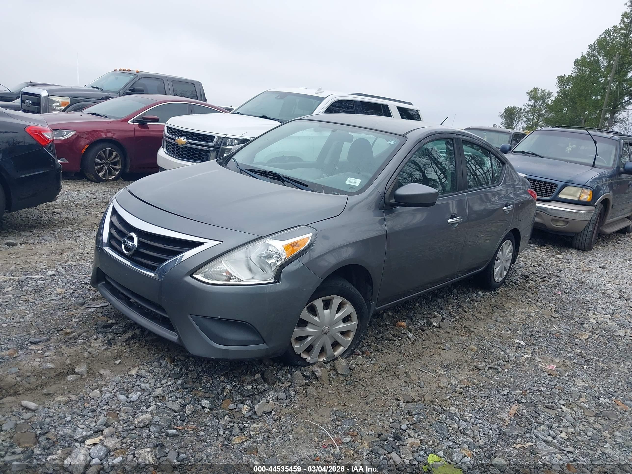 NISSAN VERSA image 2