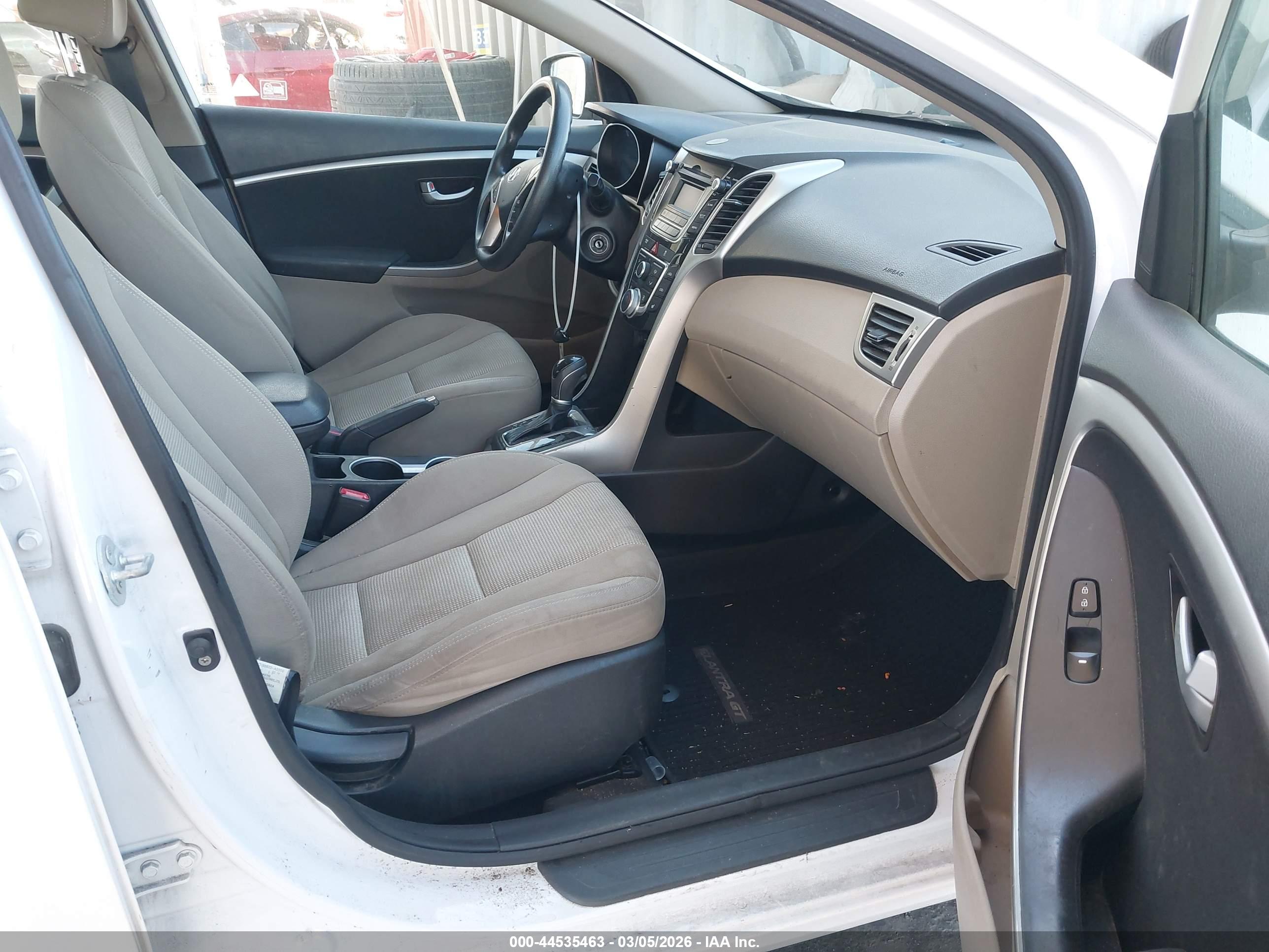 HYUNDAI ELANTRA image 5