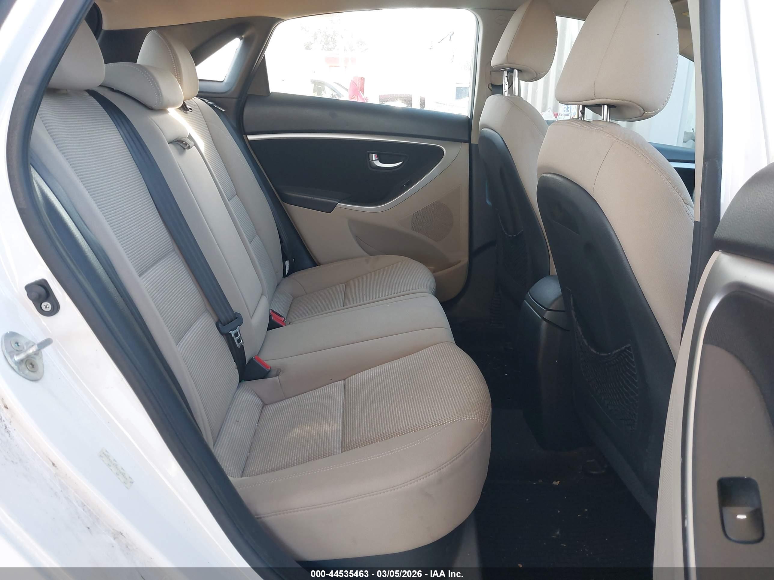 HYUNDAI ELANTRA image 8
