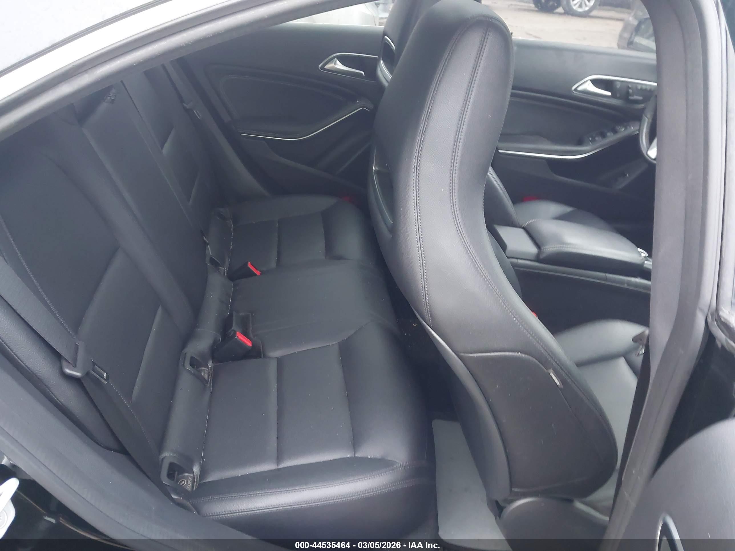 MERCEDES-BENZ CLA image 8