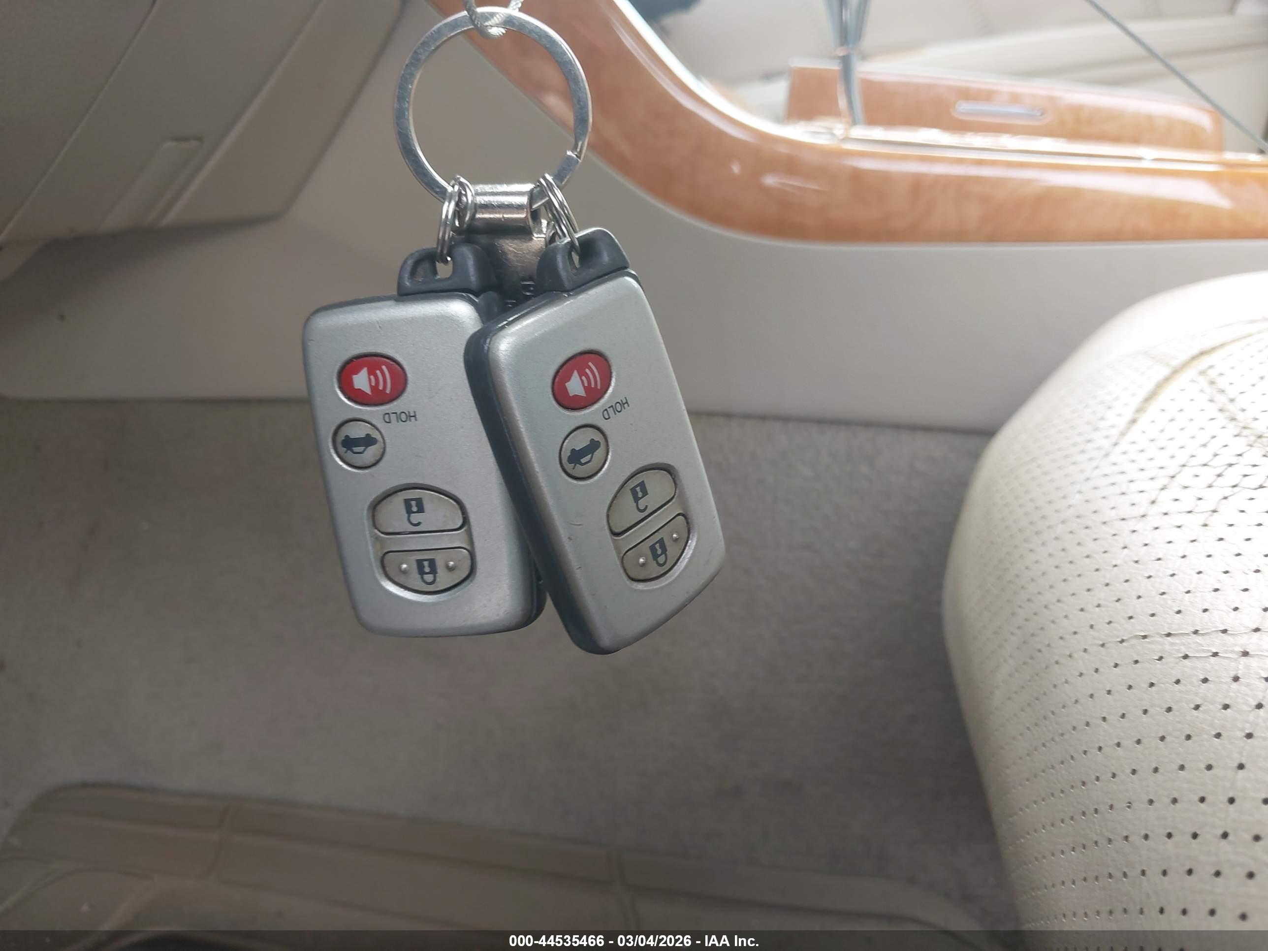 TOYOTA AVALON image 11