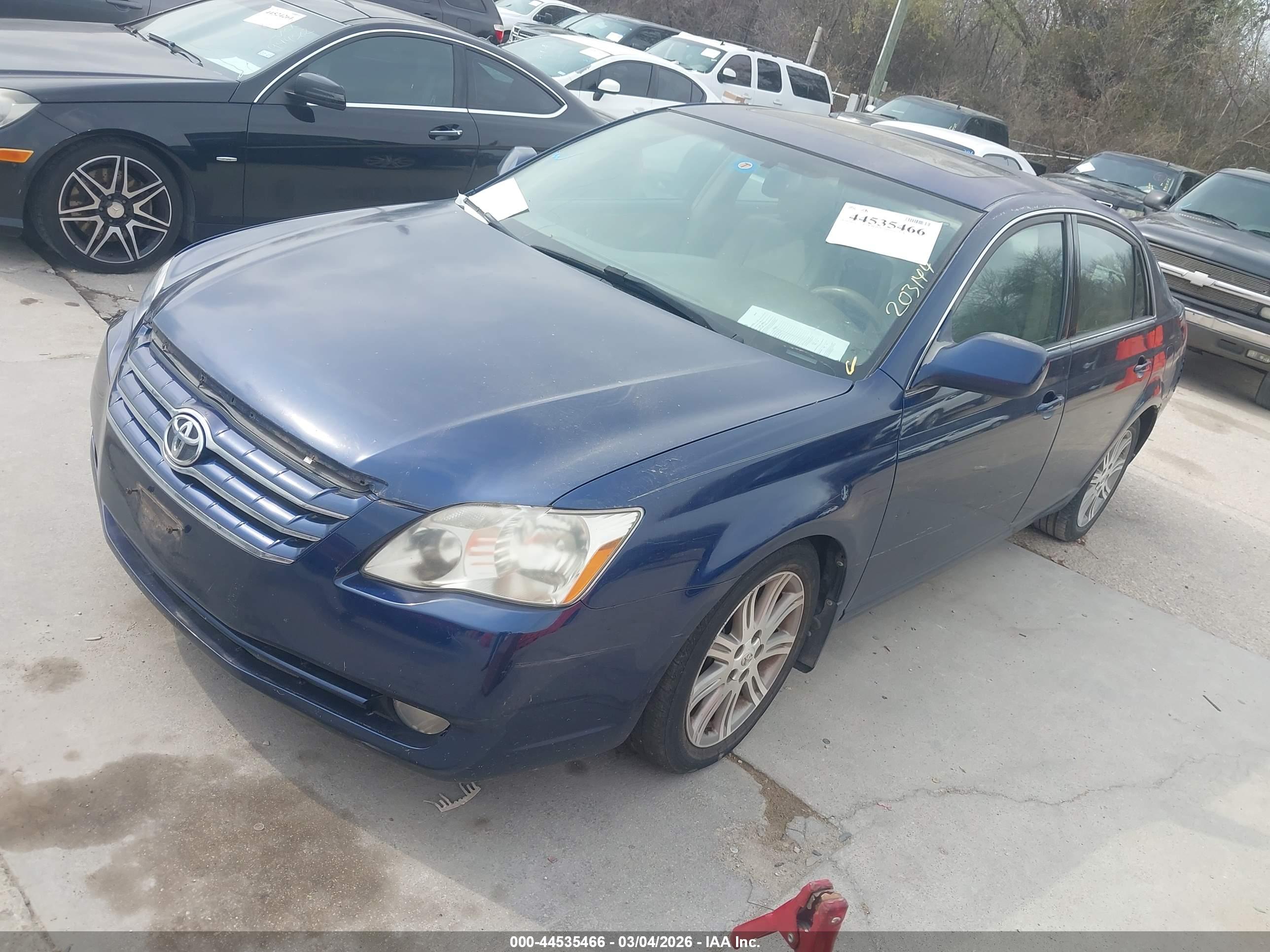 TOYOTA AVALON image 2