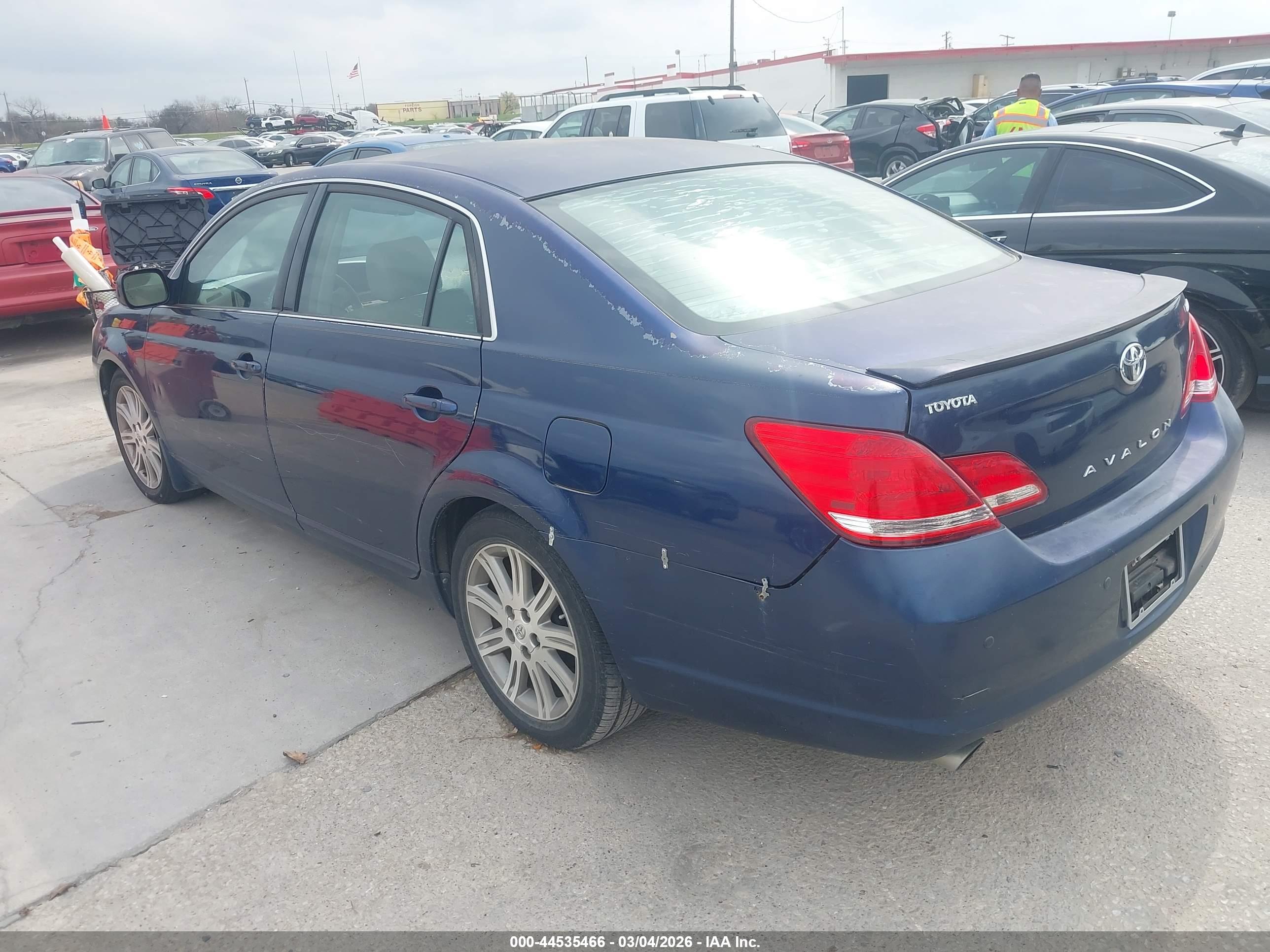 TOYOTA AVALON image 3