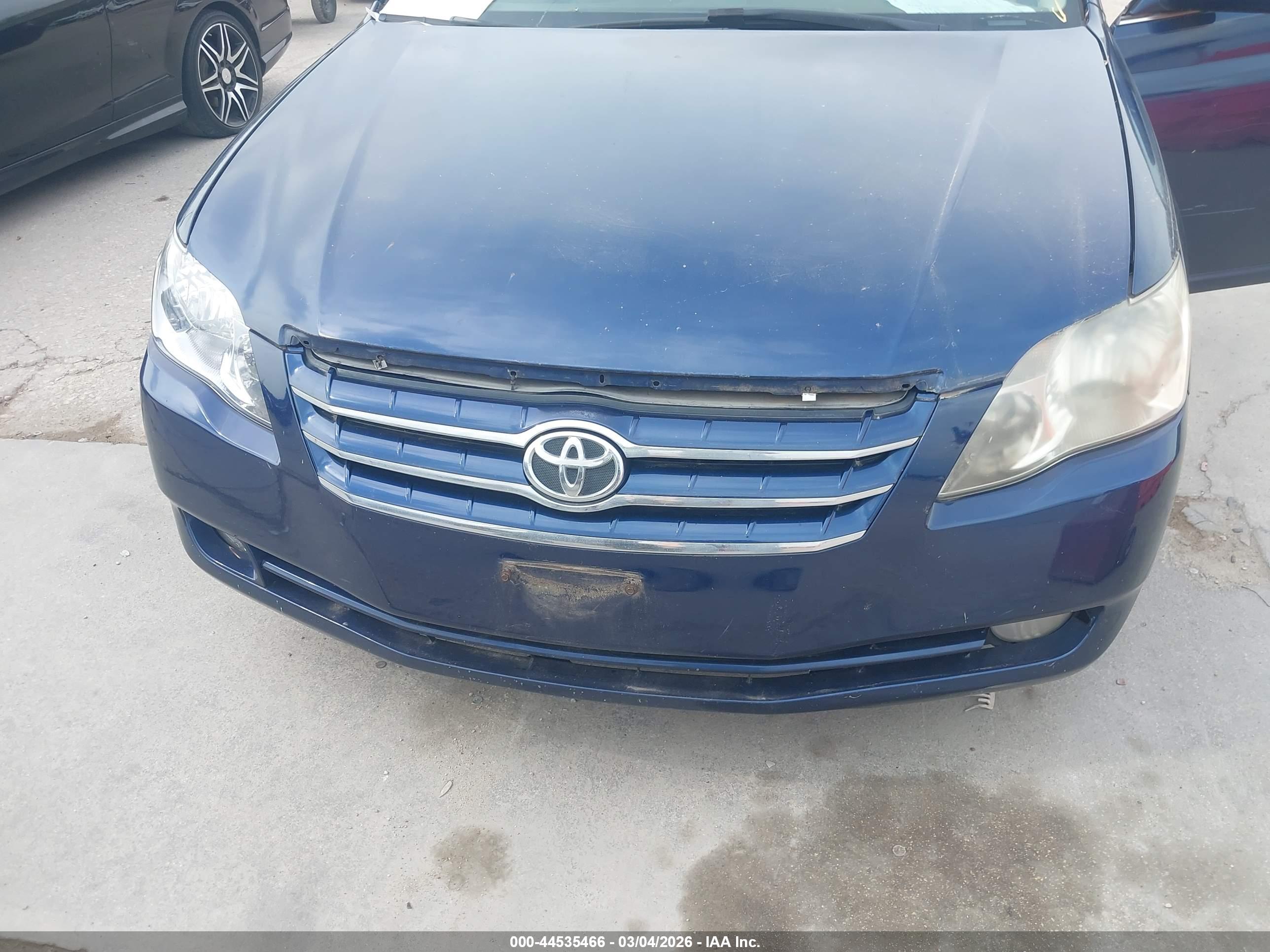 TOYOTA AVALON image 6