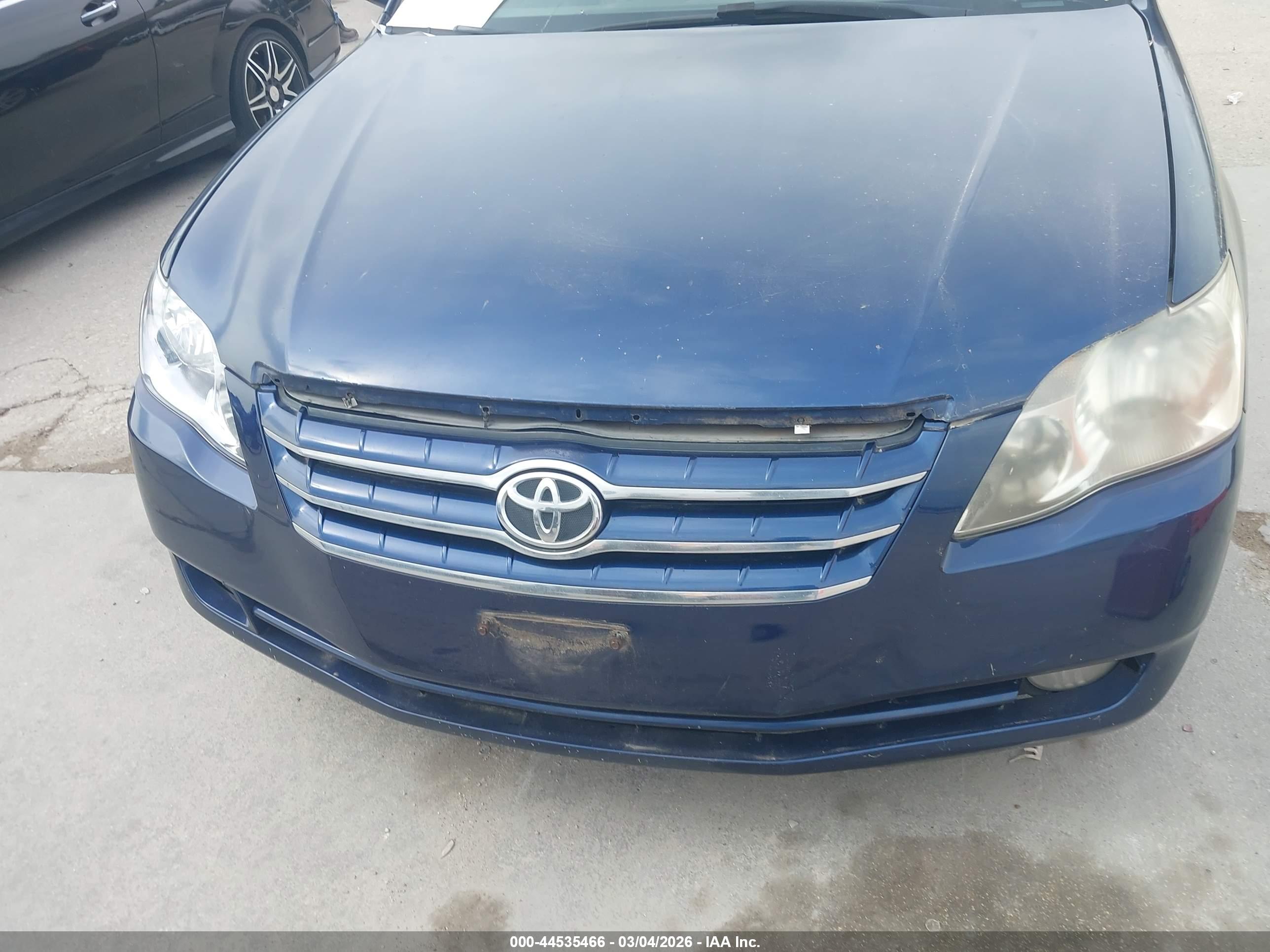 TOYOTA AVALON image 9