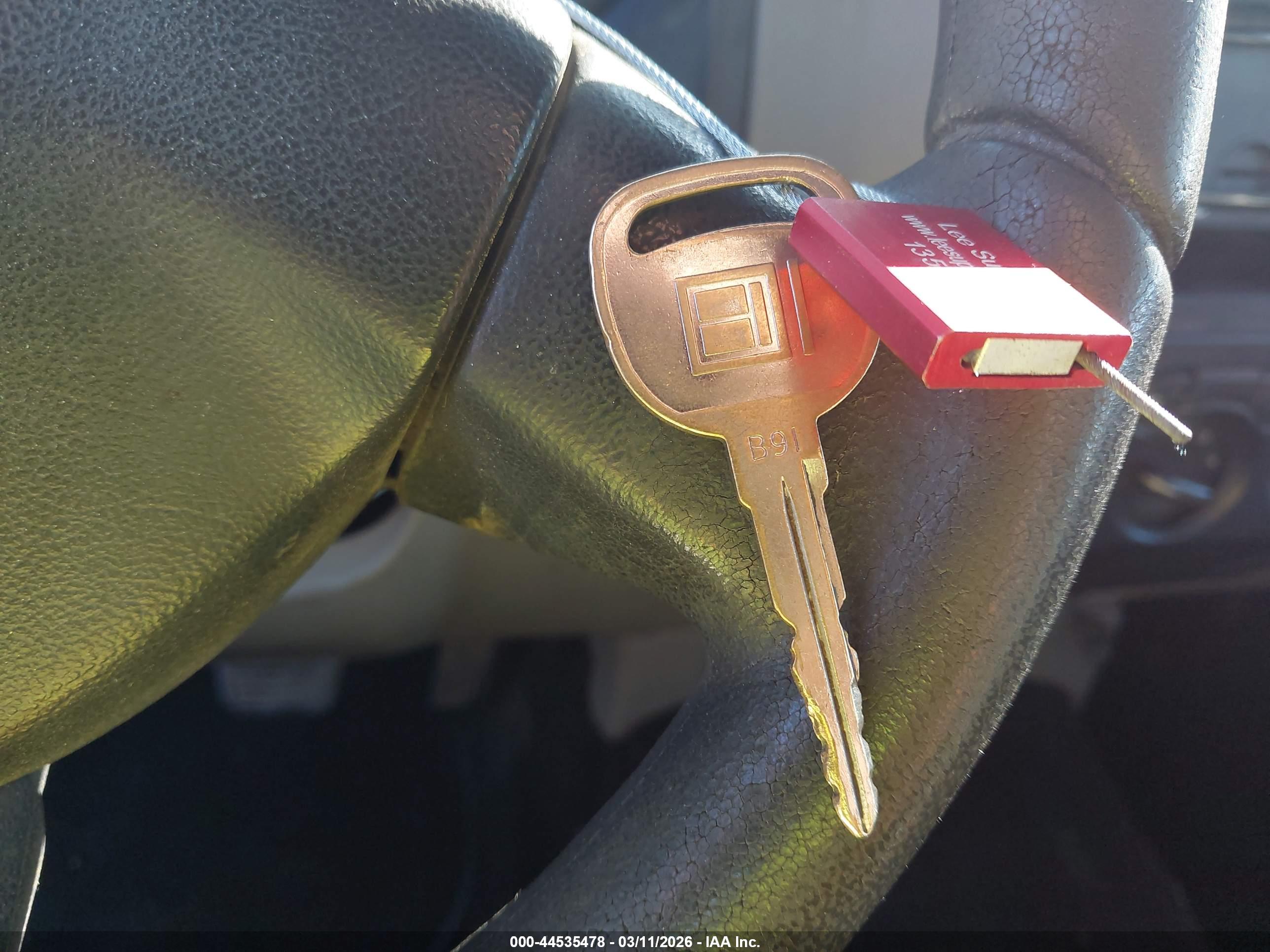 CHEVROLET COLORADO image 11