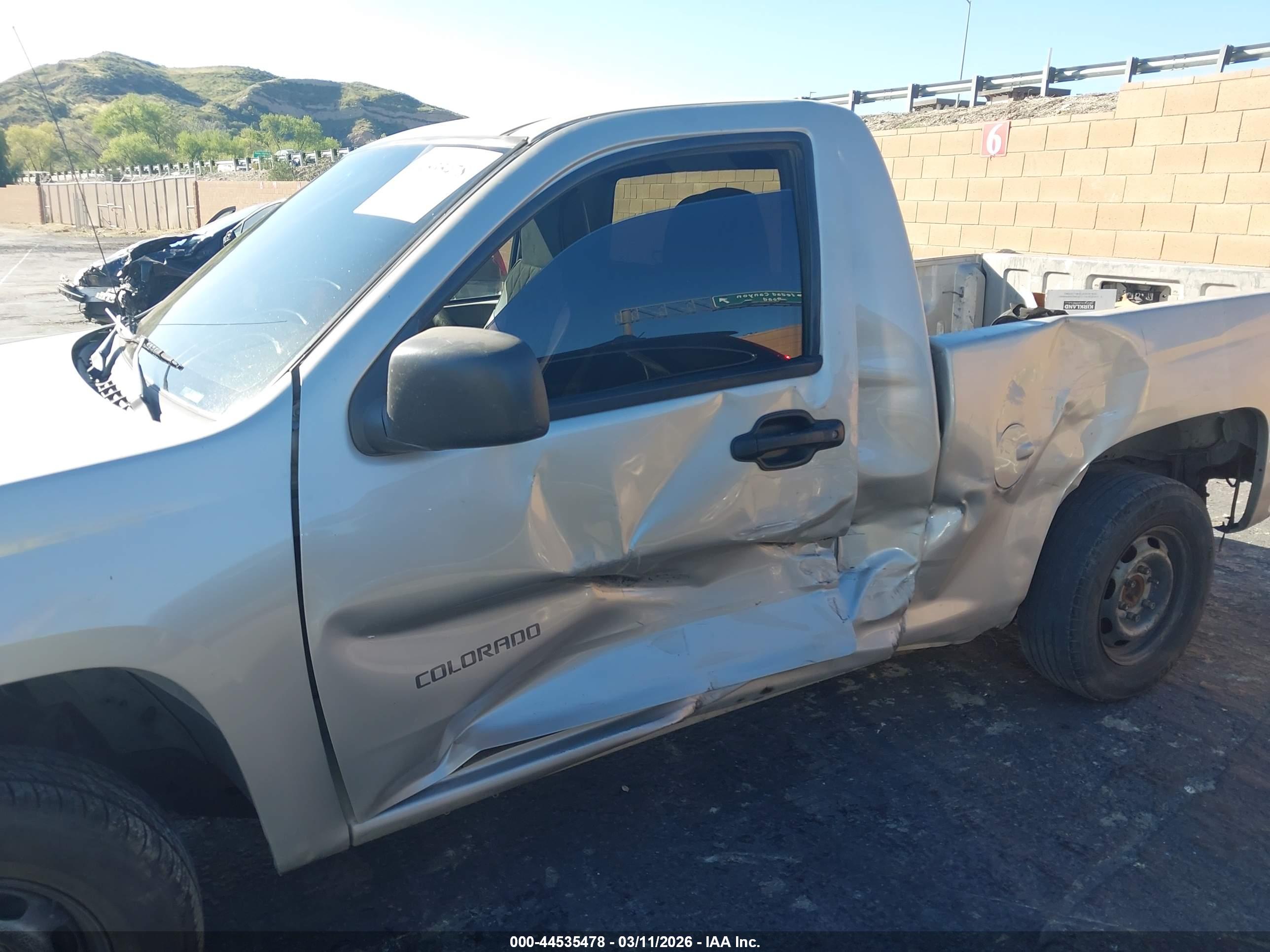 CHEVROLET COLORADO image 6