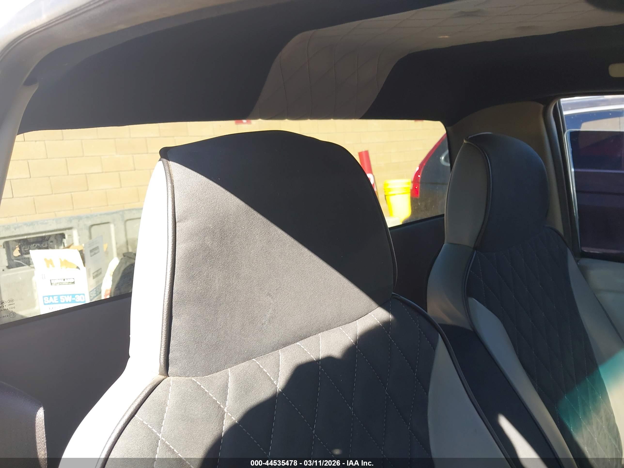 CHEVROLET COLORADO image 8