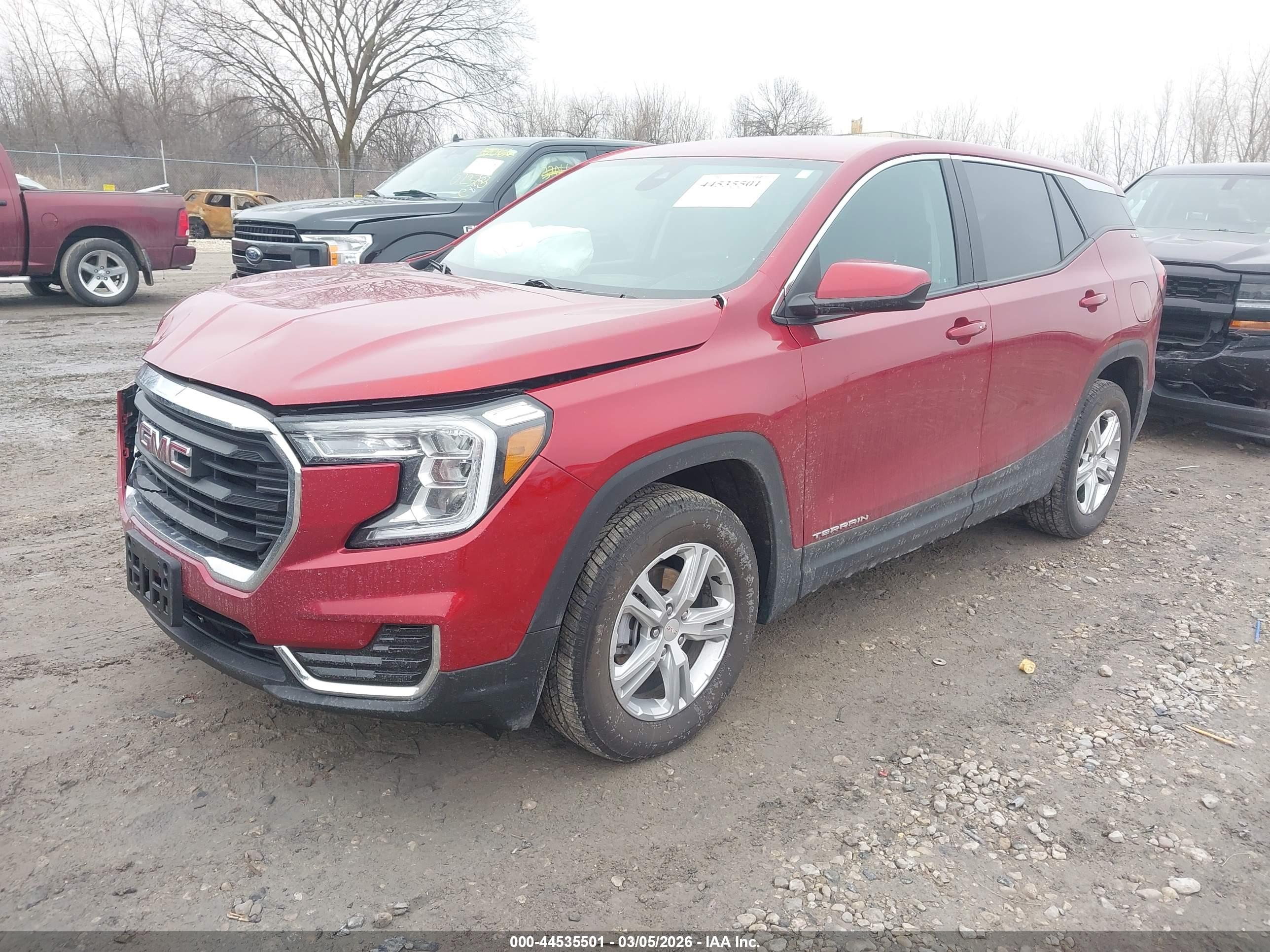 GMC TERRAIN image 2