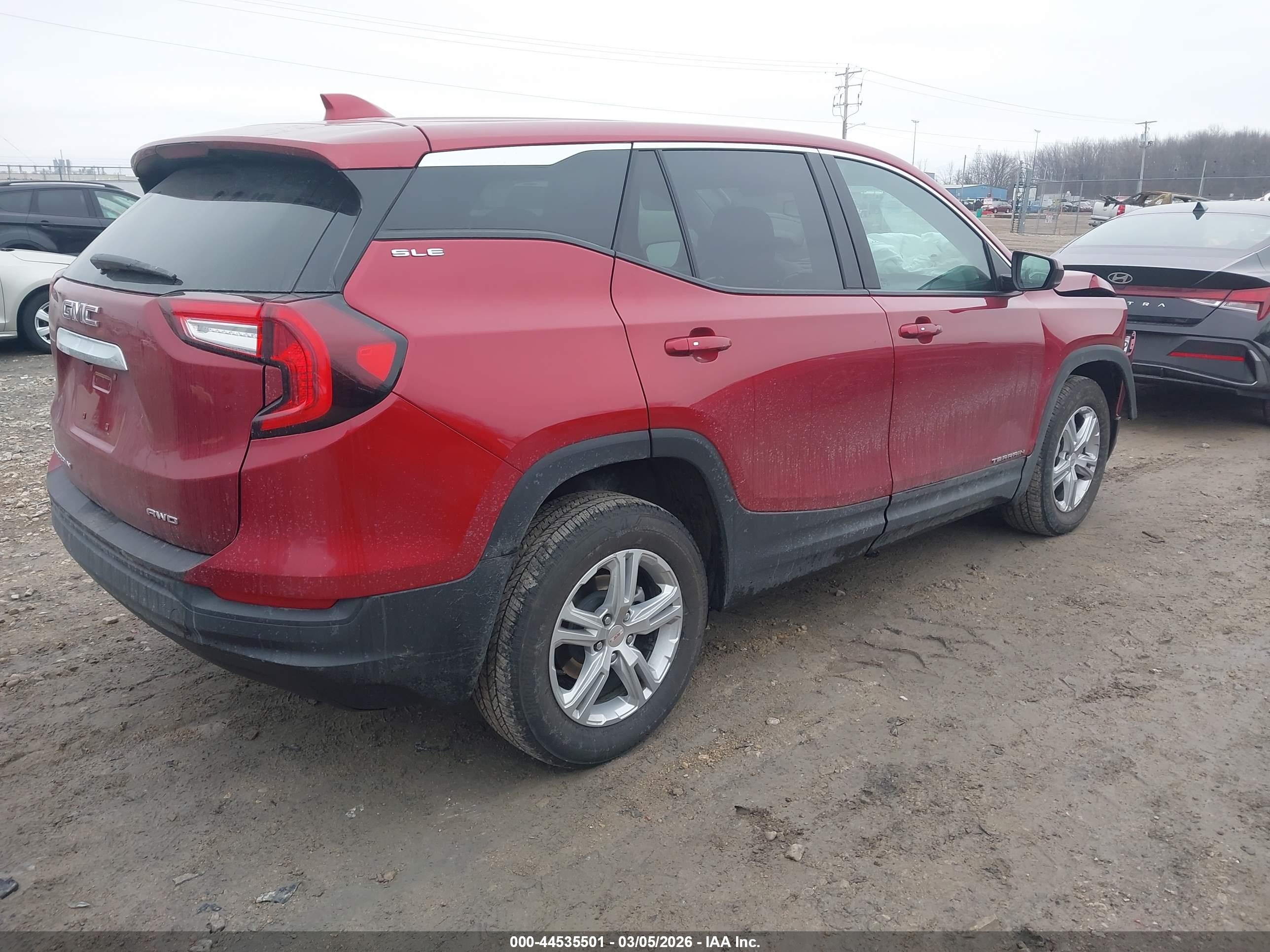 GMC TERRAIN image 4