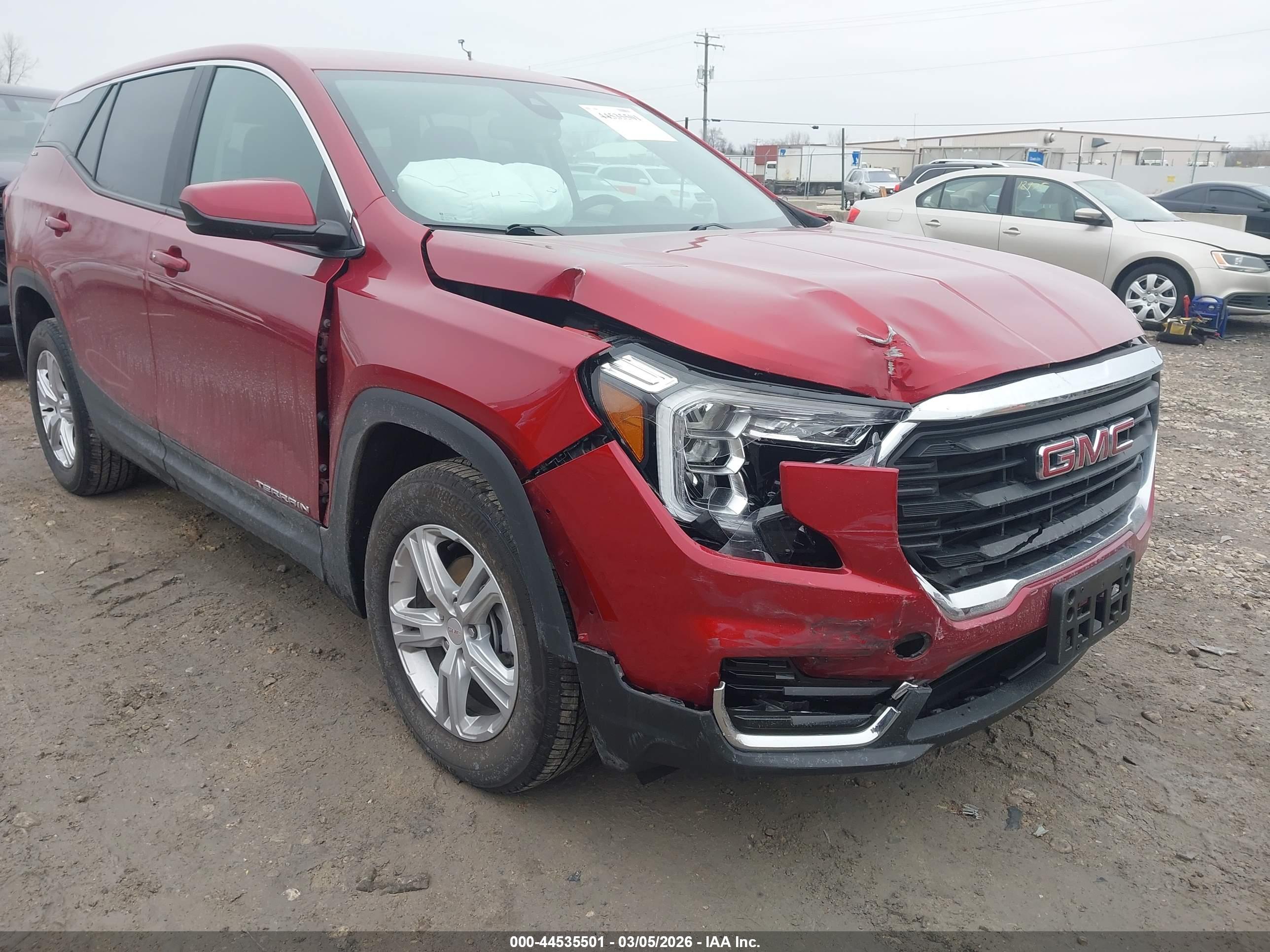 GMC TERRAIN image 6