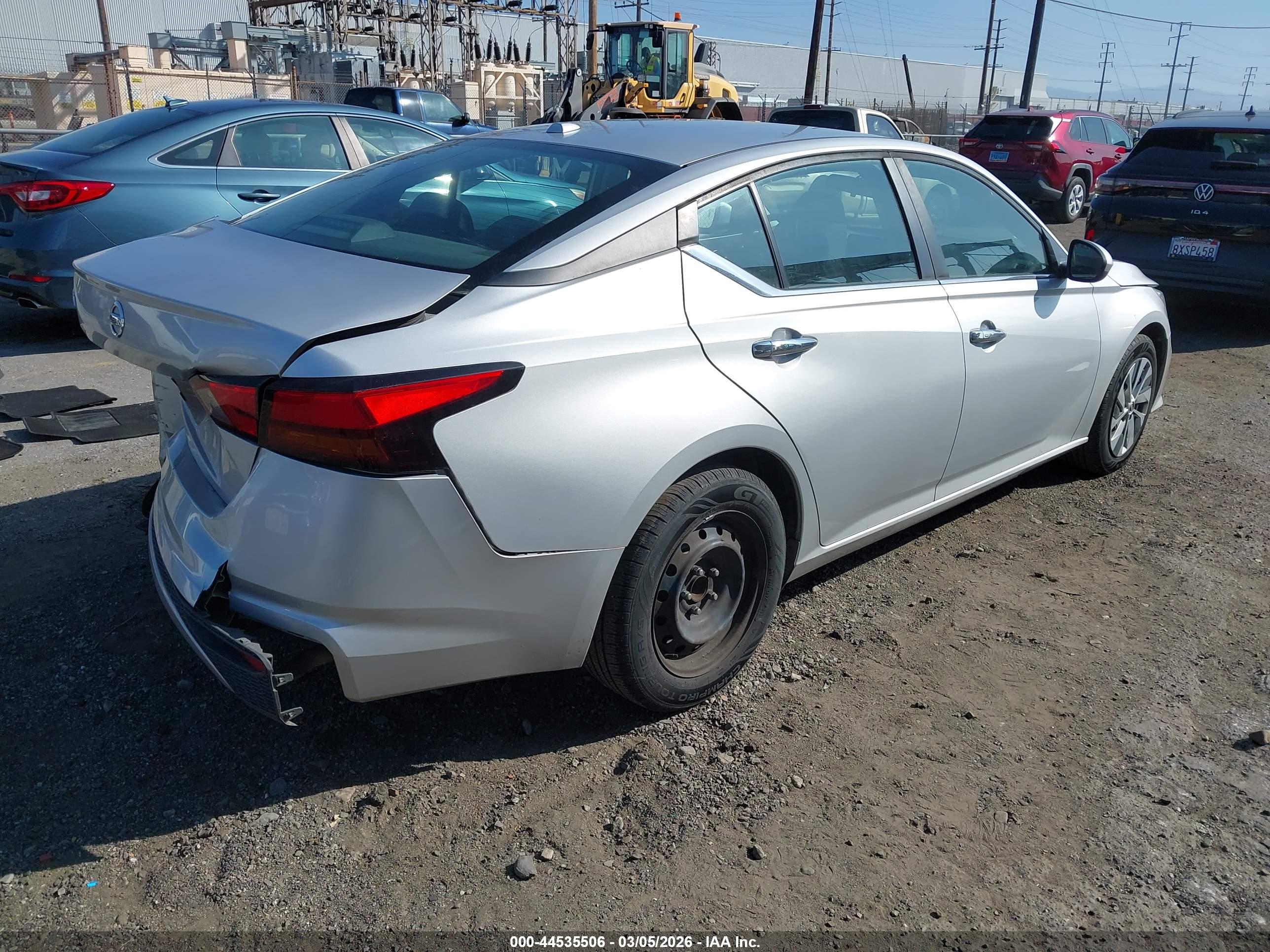NISSAN ALTIMA image 4
