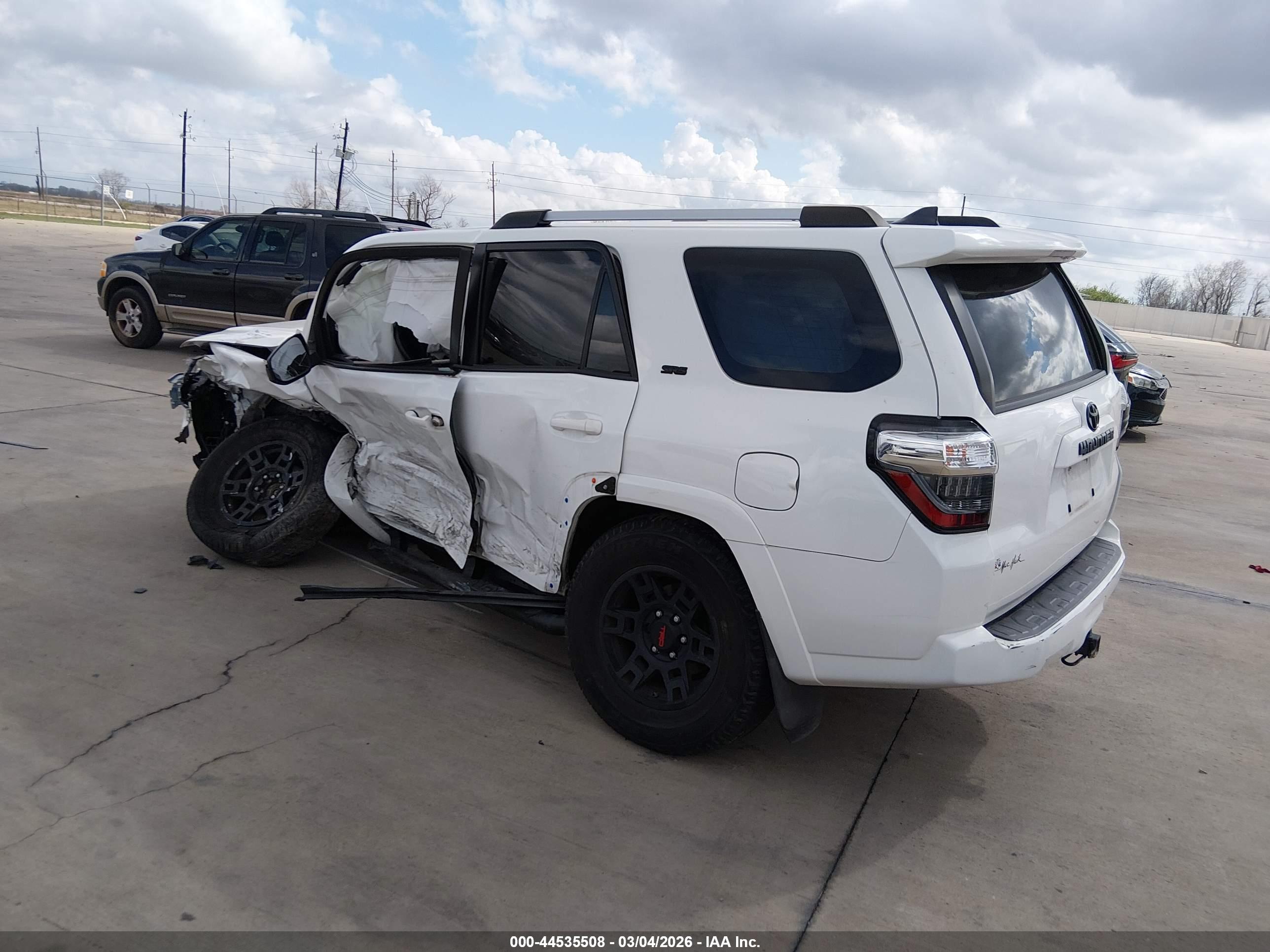 TOYOTA 4RUNNER image 3