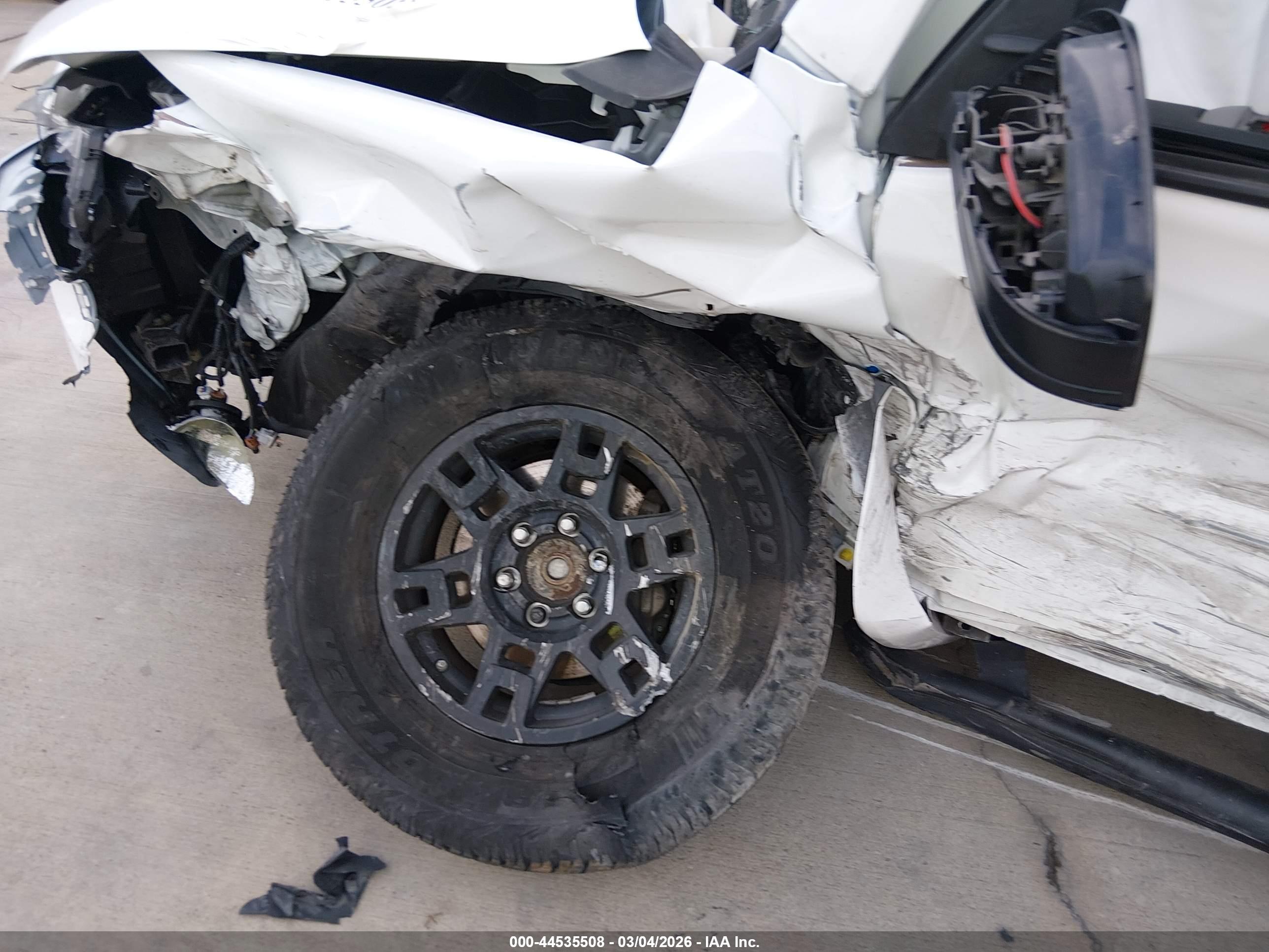 TOYOTA 4RUNNER image 6