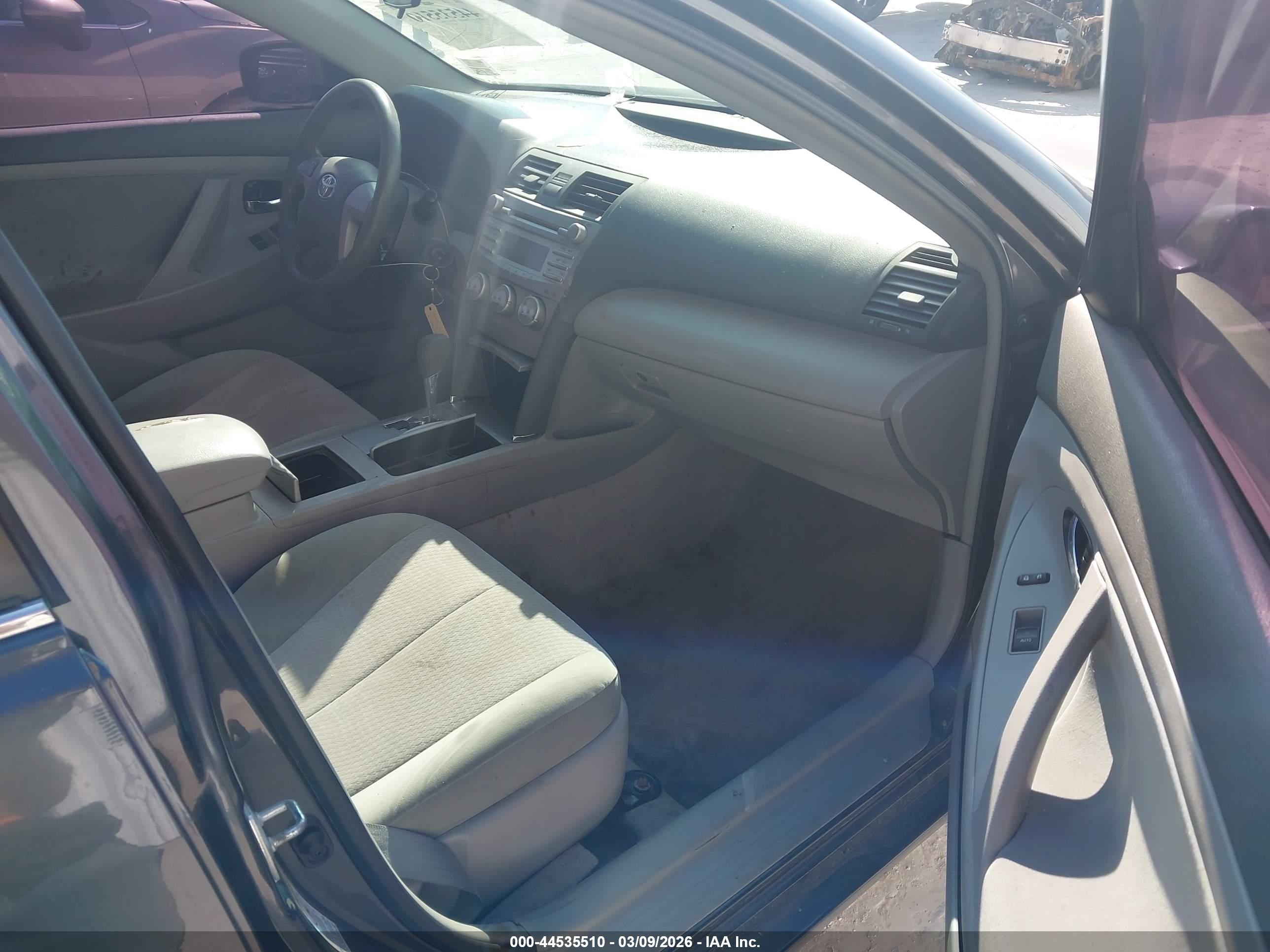 TOYOTA CAMRY image 5