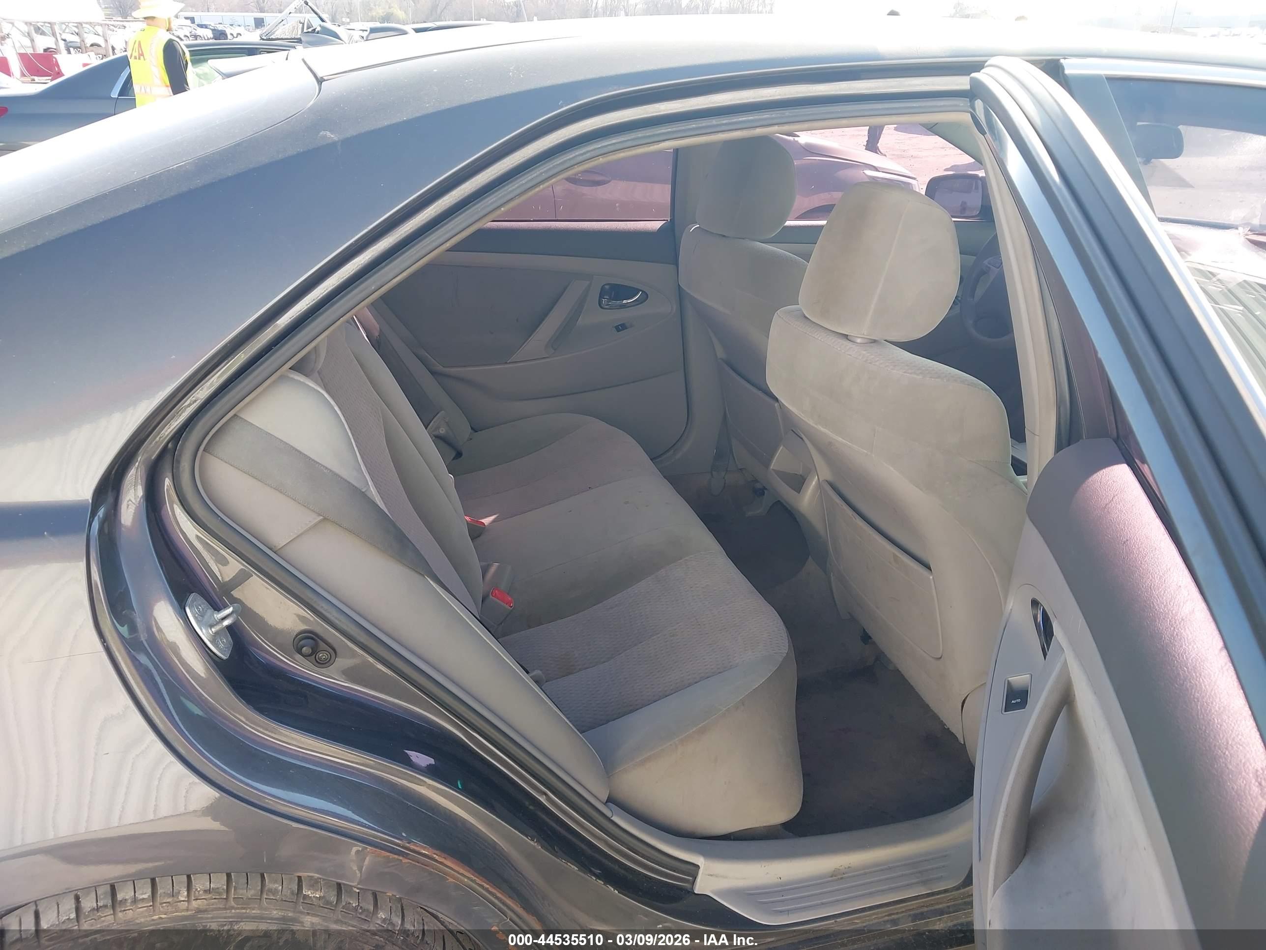 TOYOTA CAMRY image 8