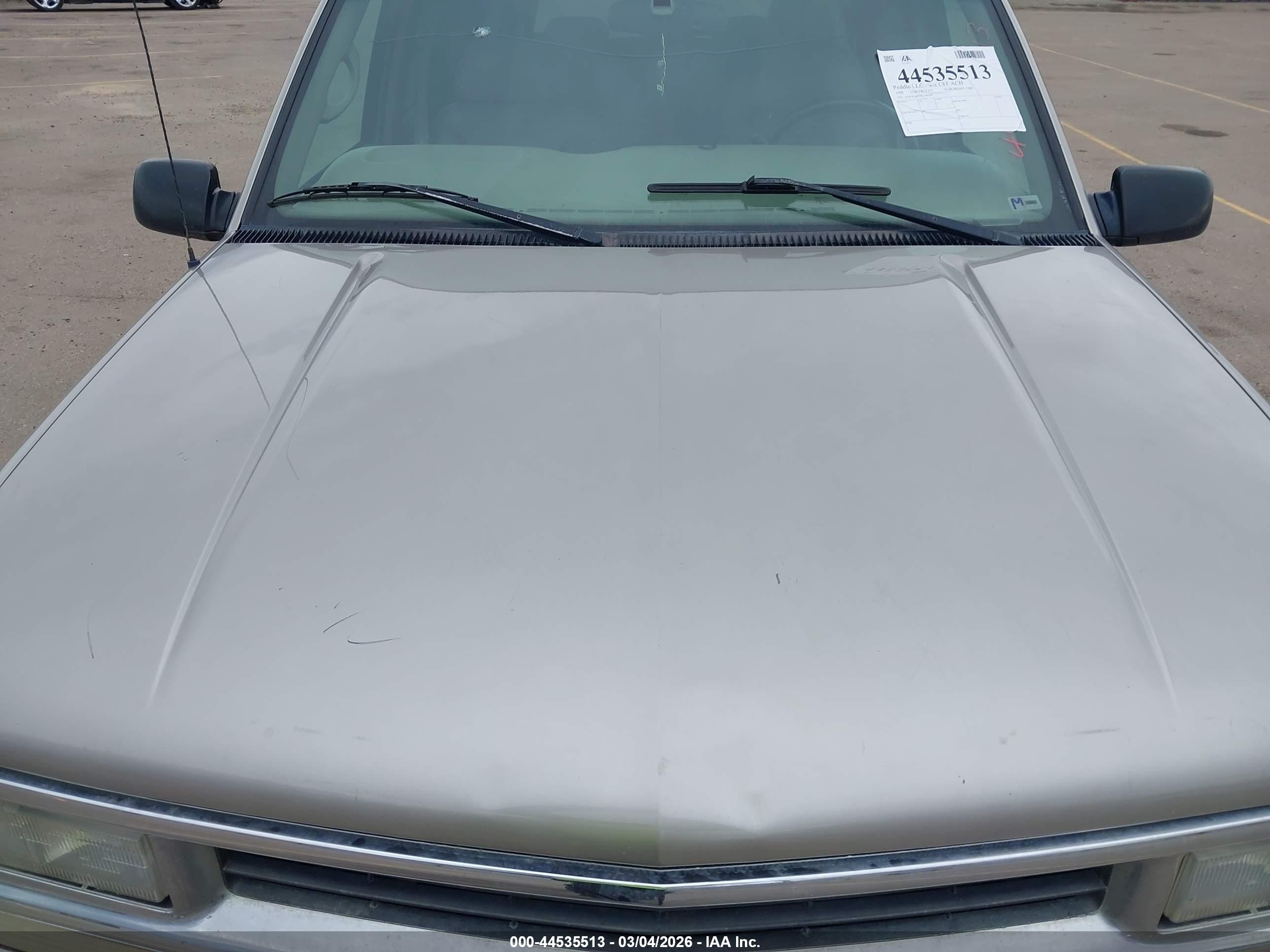 CHEVROLET SUBURBAN image 10