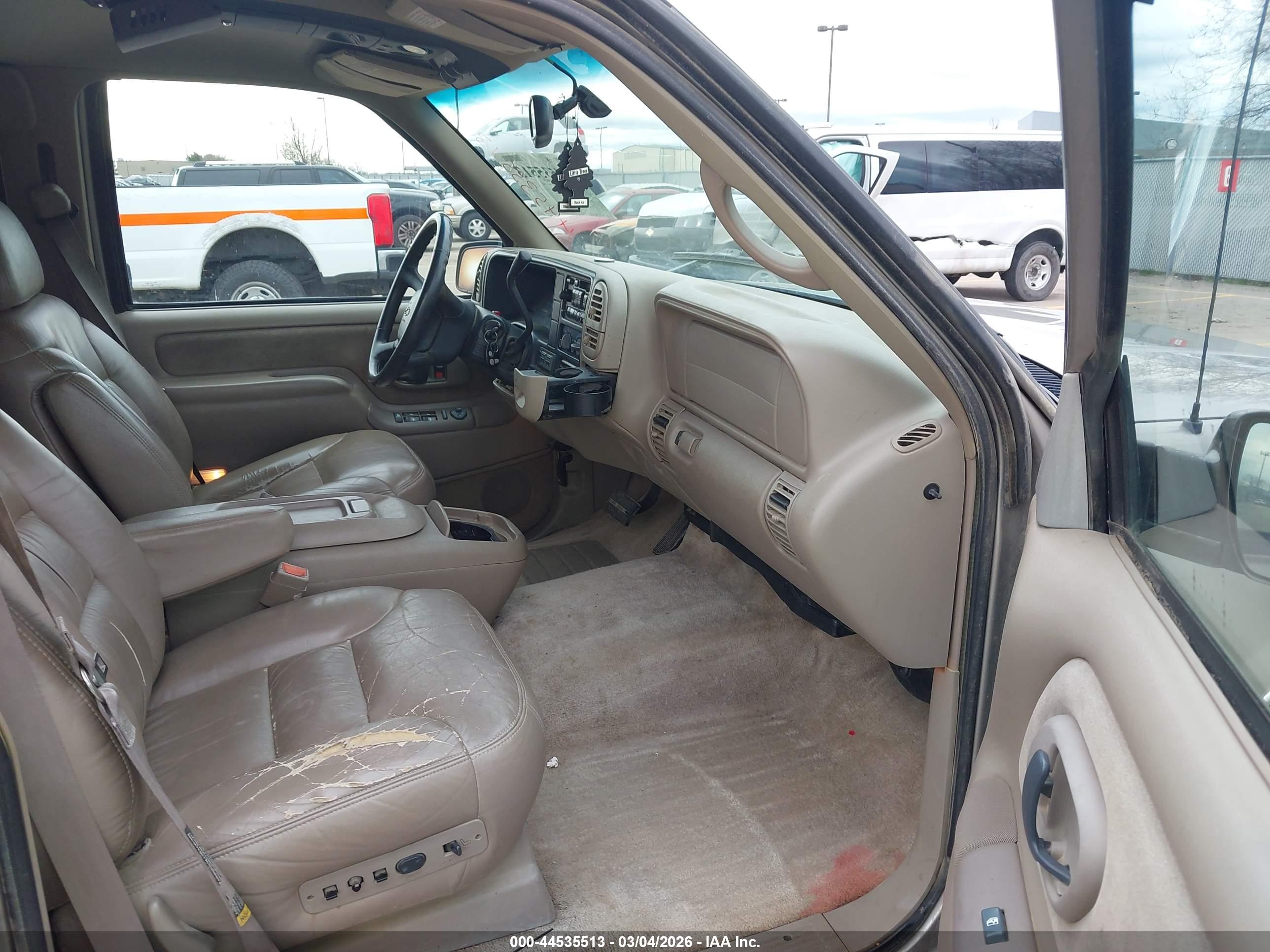 CHEVROLET SUBURBAN image 5