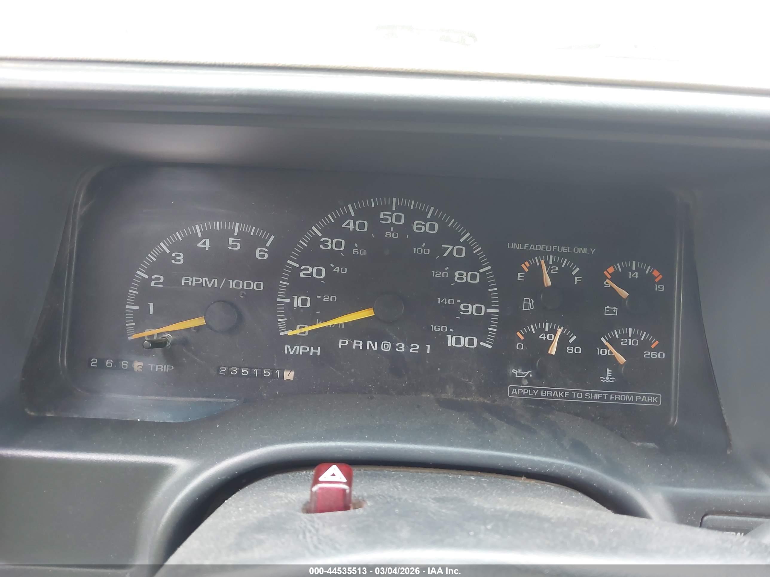 CHEVROLET SUBURBAN image 7