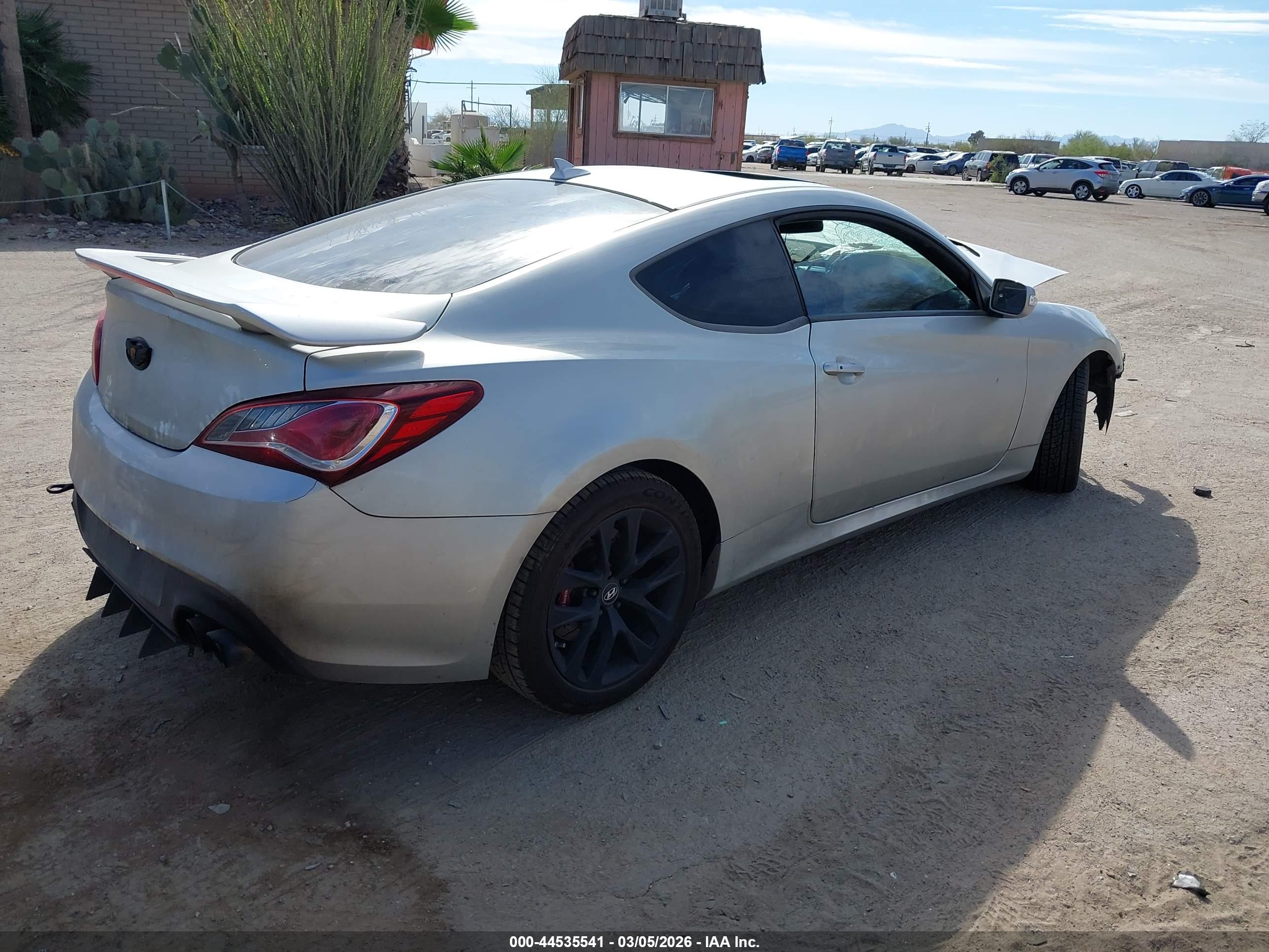 HYUNDAI GENESIS image 4