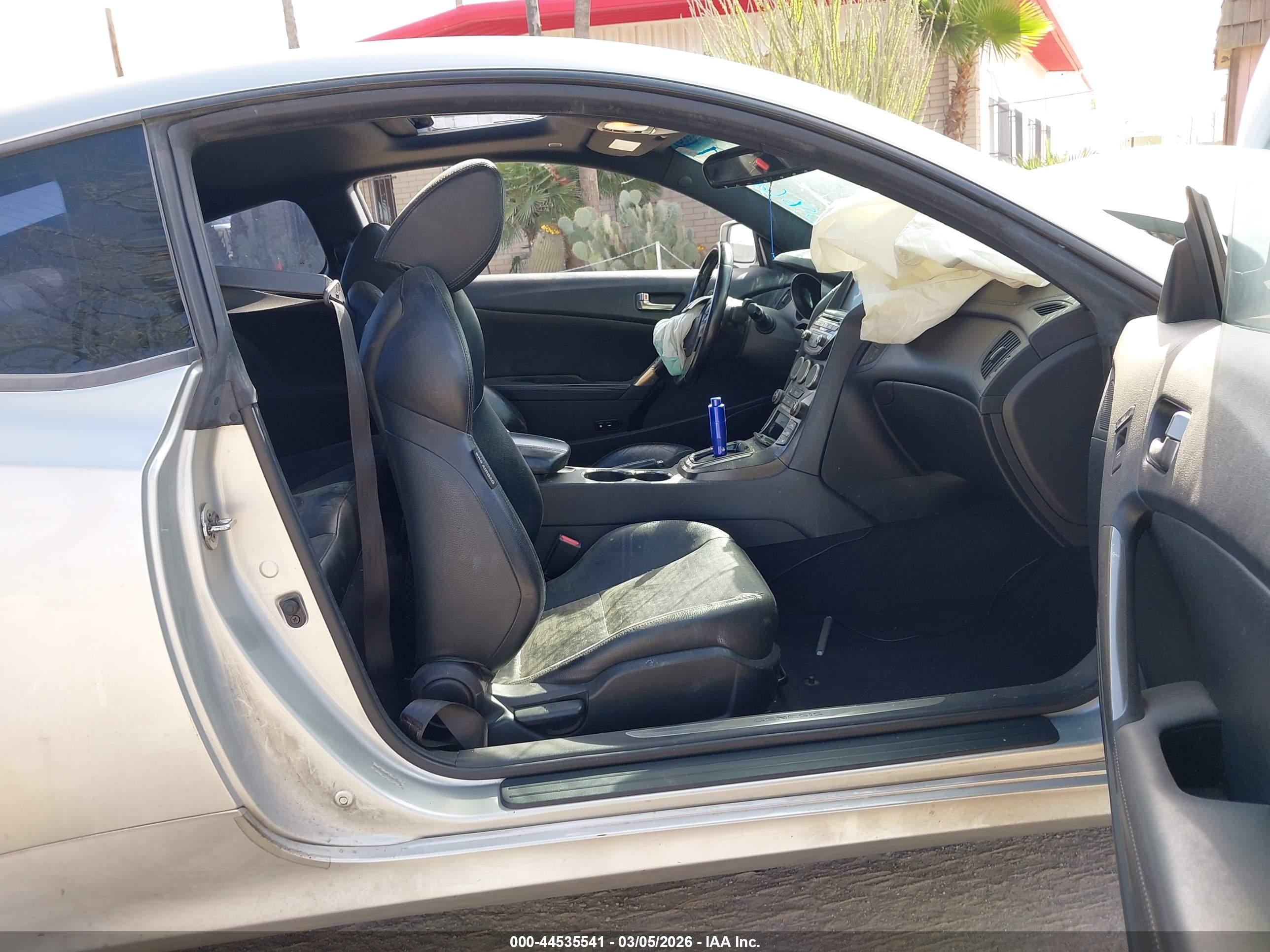 HYUNDAI GENESIS image 5