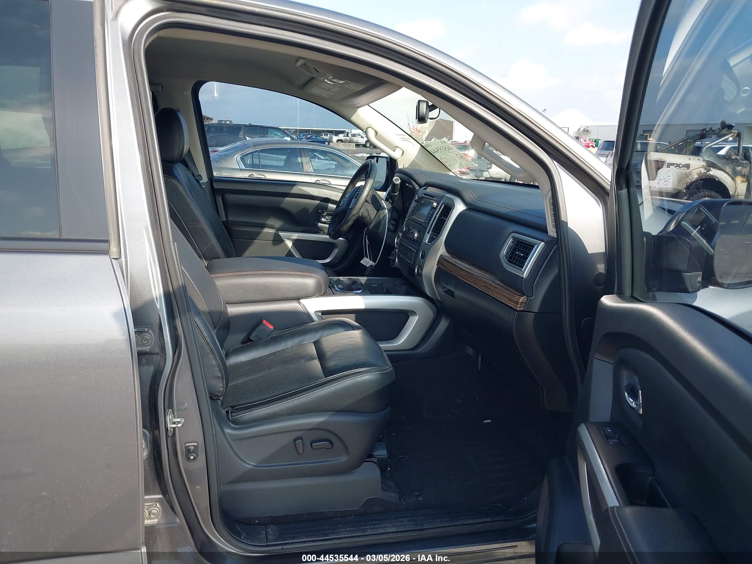 NISSAN TITAN image 5