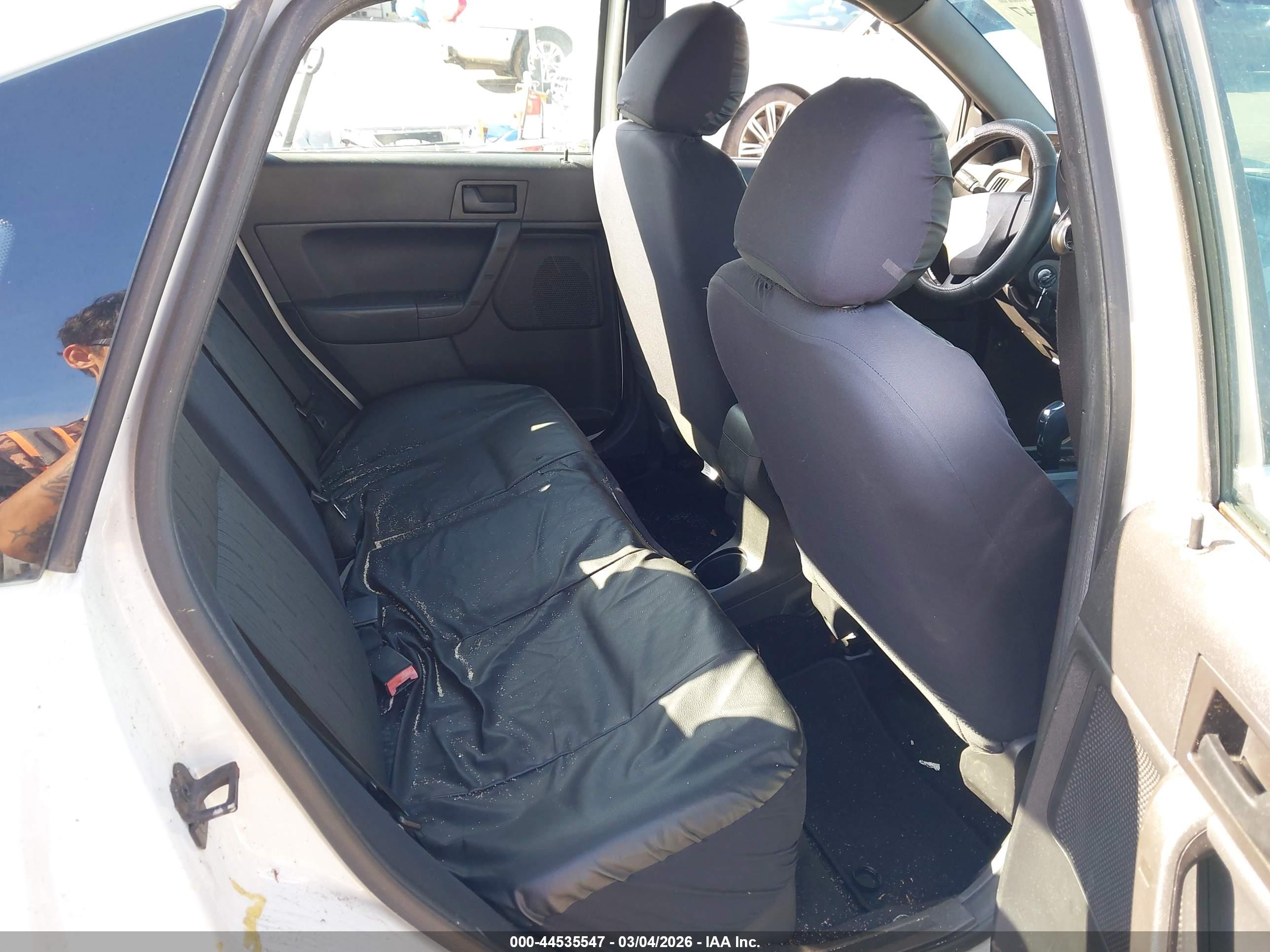 FORD FOCUS image 8
