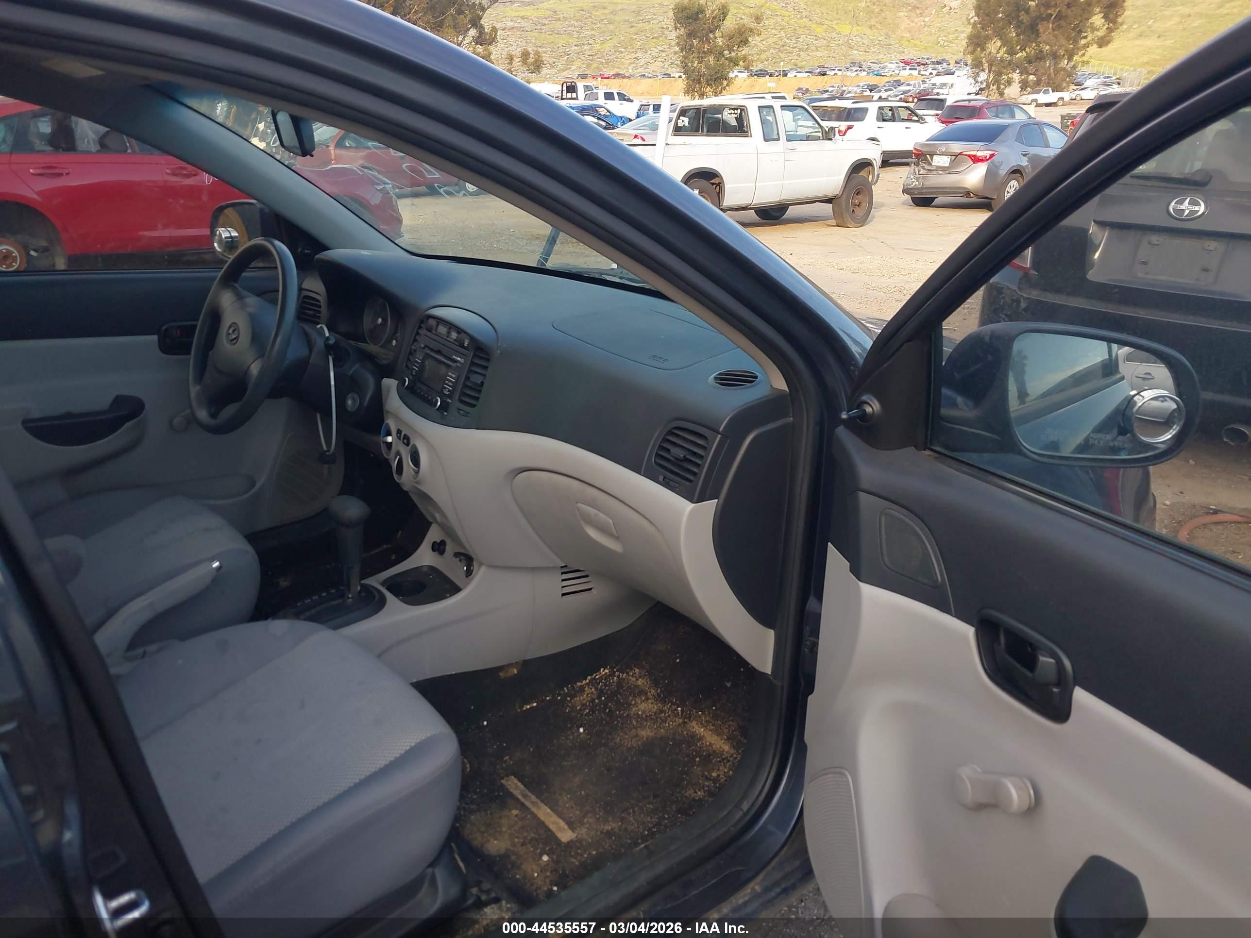 HYUNDAI ACCENT image 5