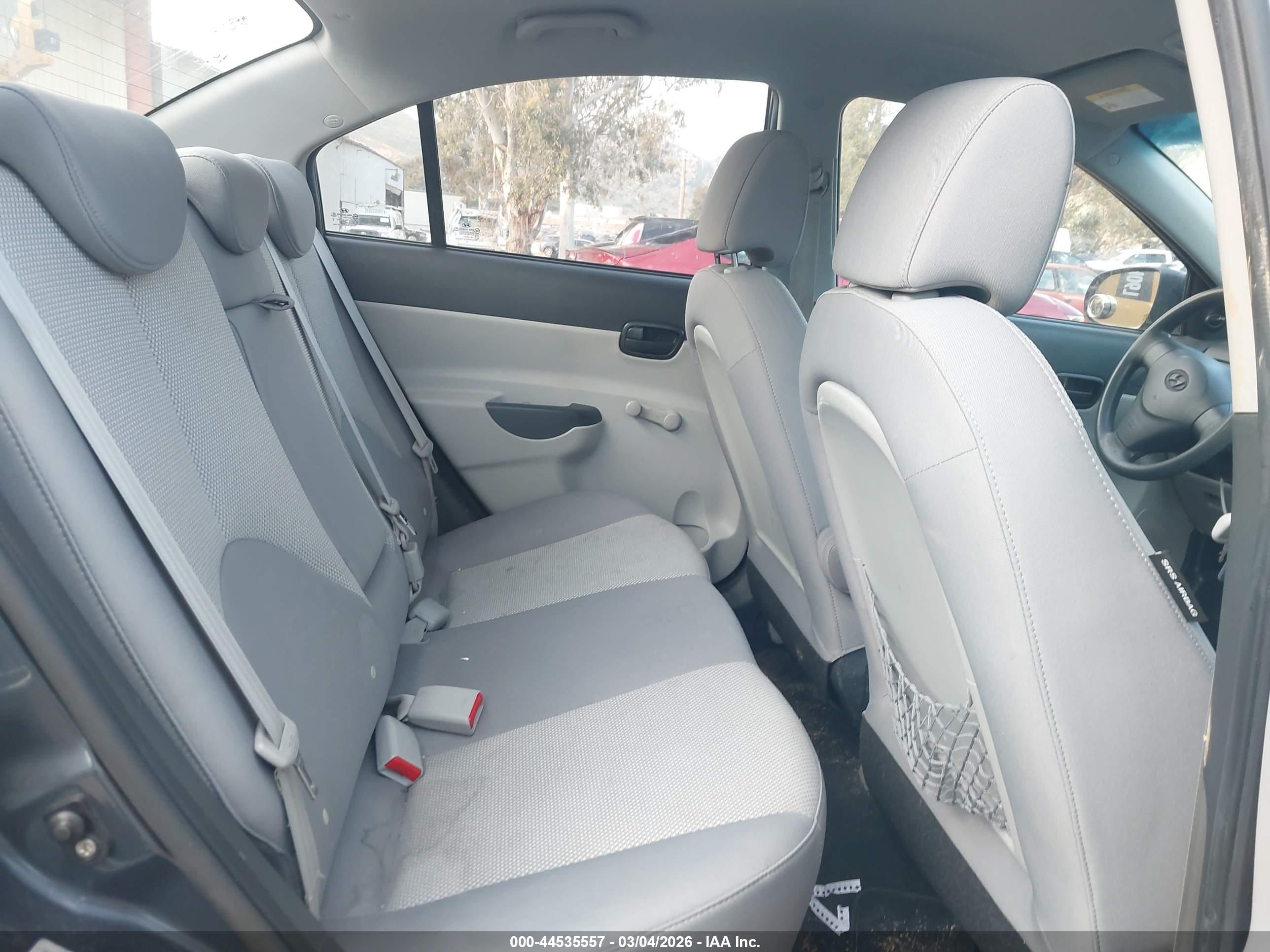 HYUNDAI ACCENT image 8