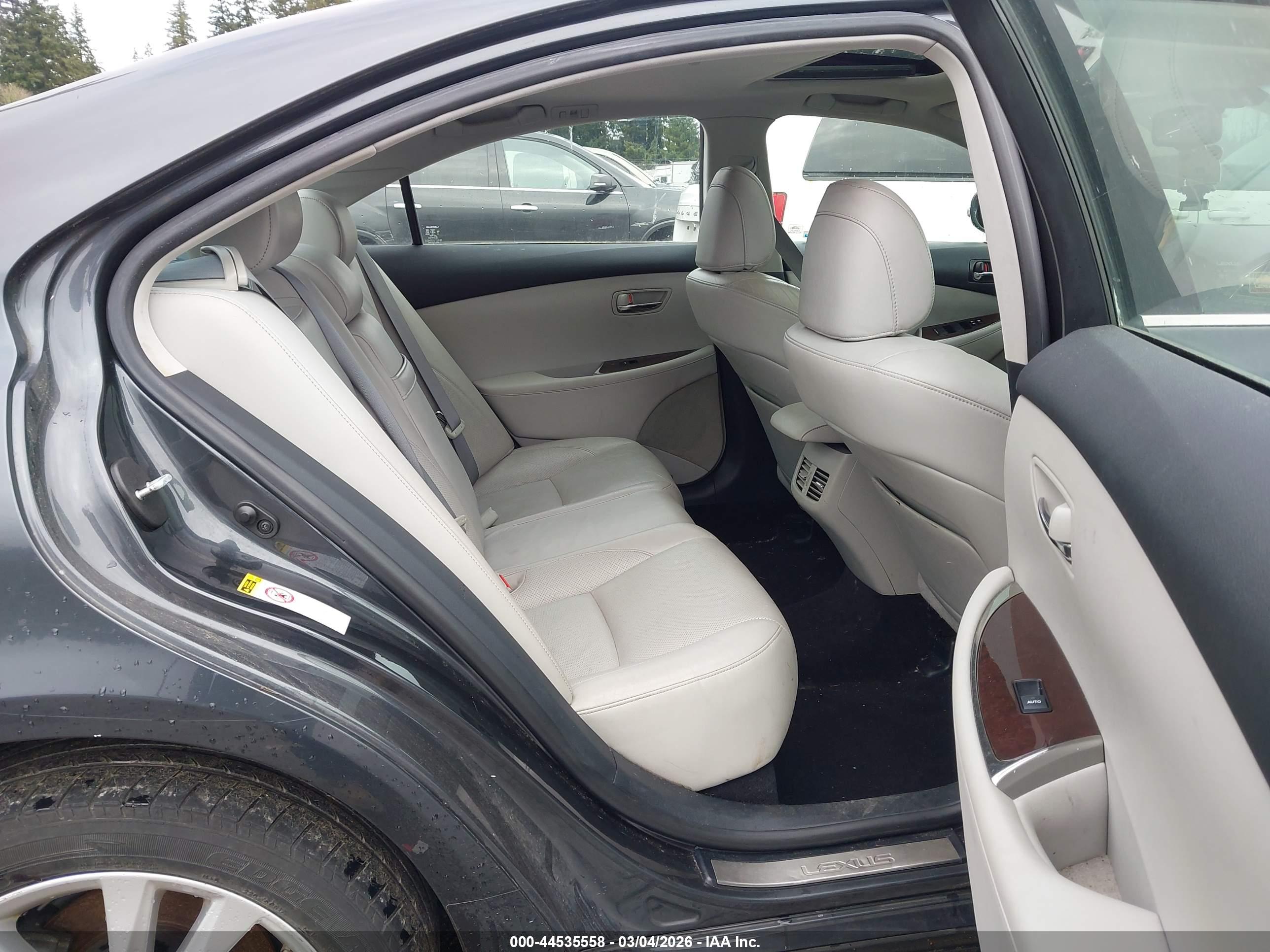 LEXUS ES image 8