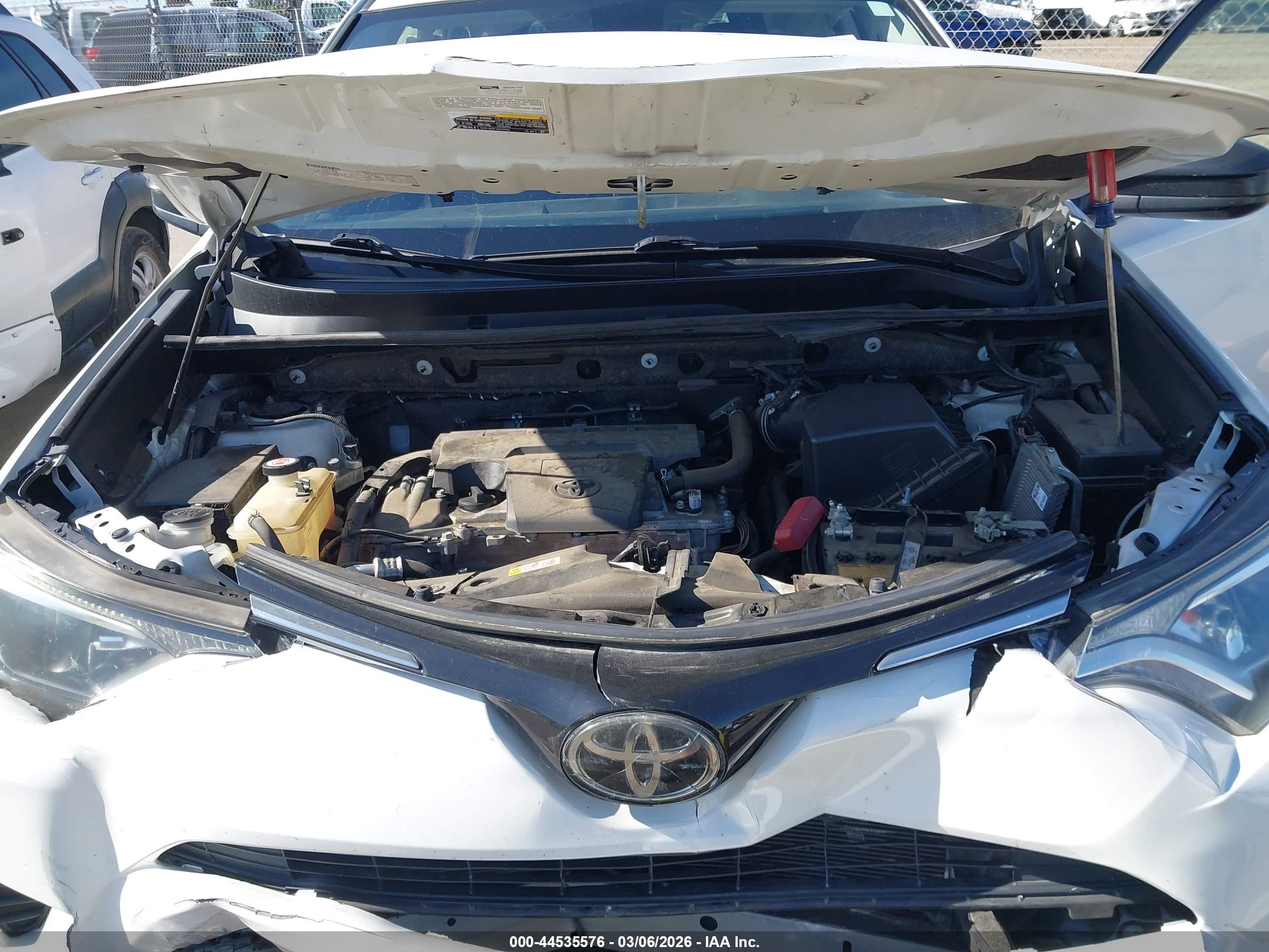 TOYOTA RAV4 image 10