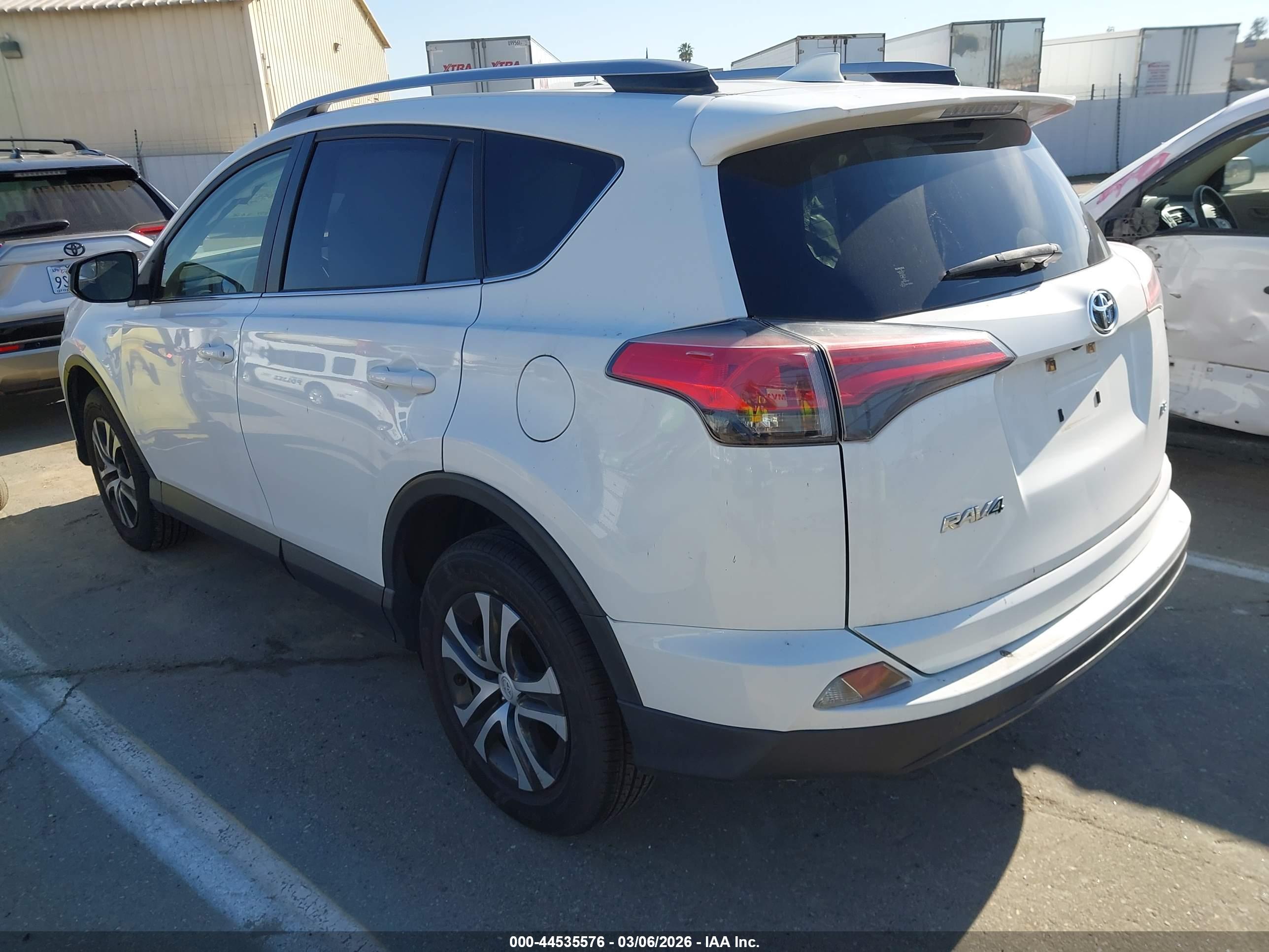 TOYOTA RAV4 image 3